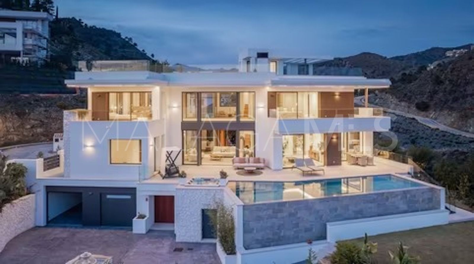 Villa for sale in Benahavis