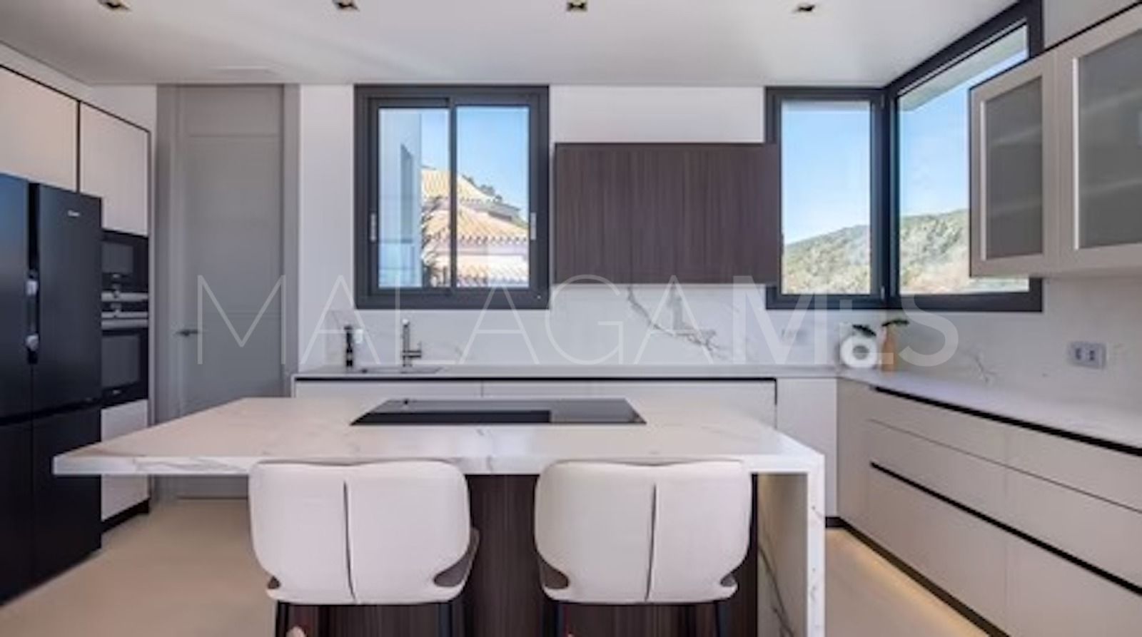 Villa for sale in Benahavis
