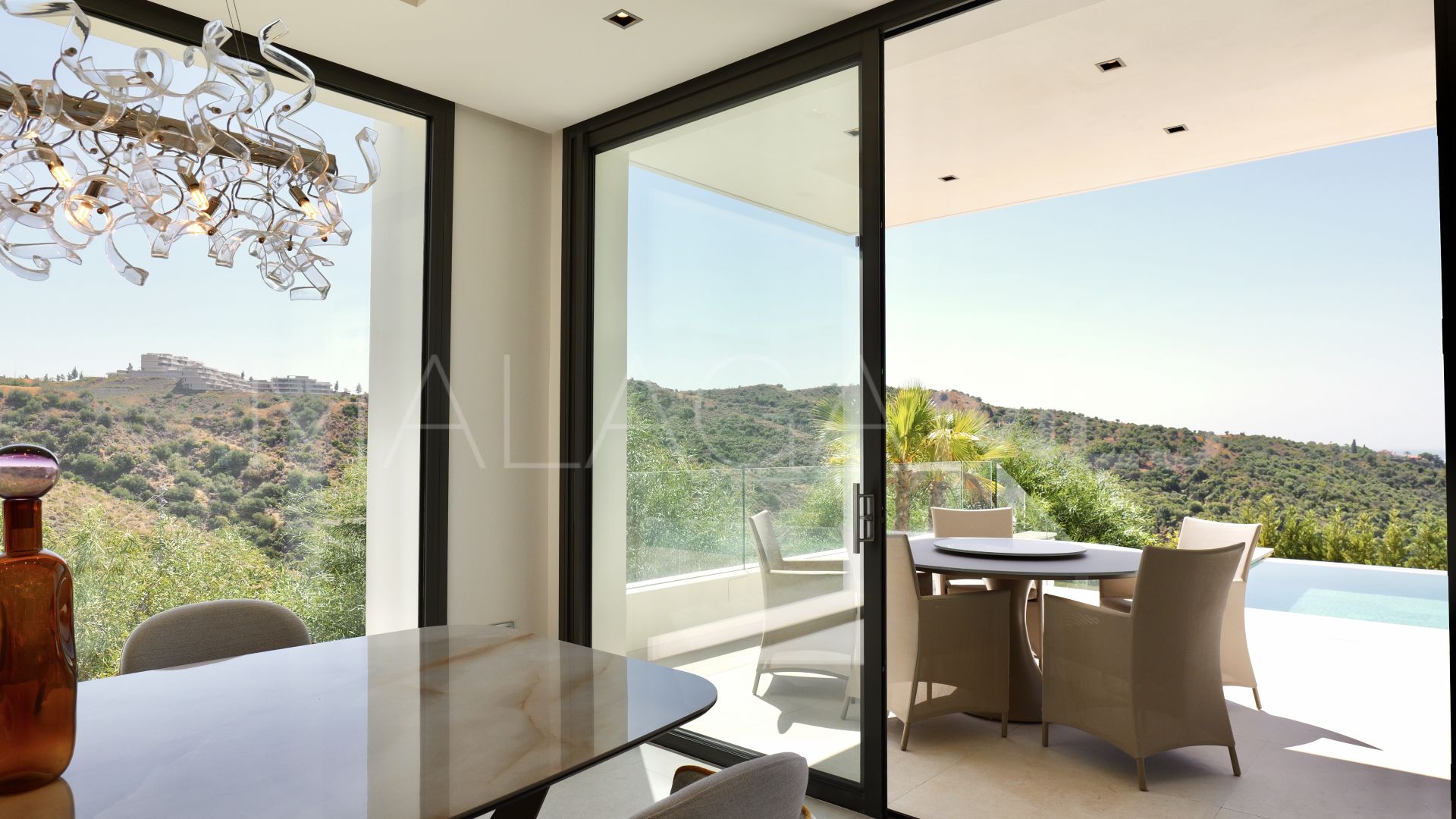 Villa for sale in Benahavis