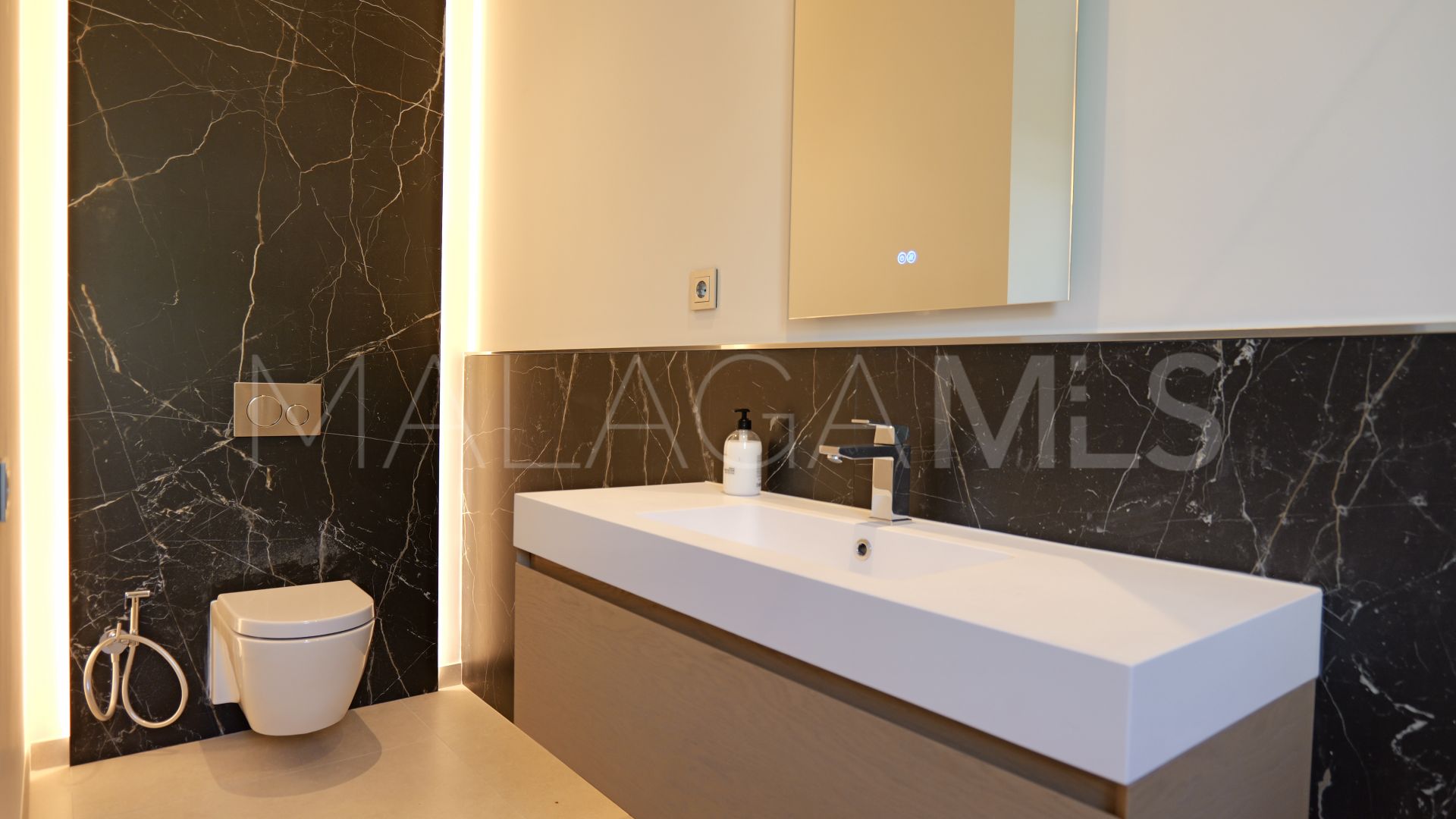 Villa for sale in Benahavis