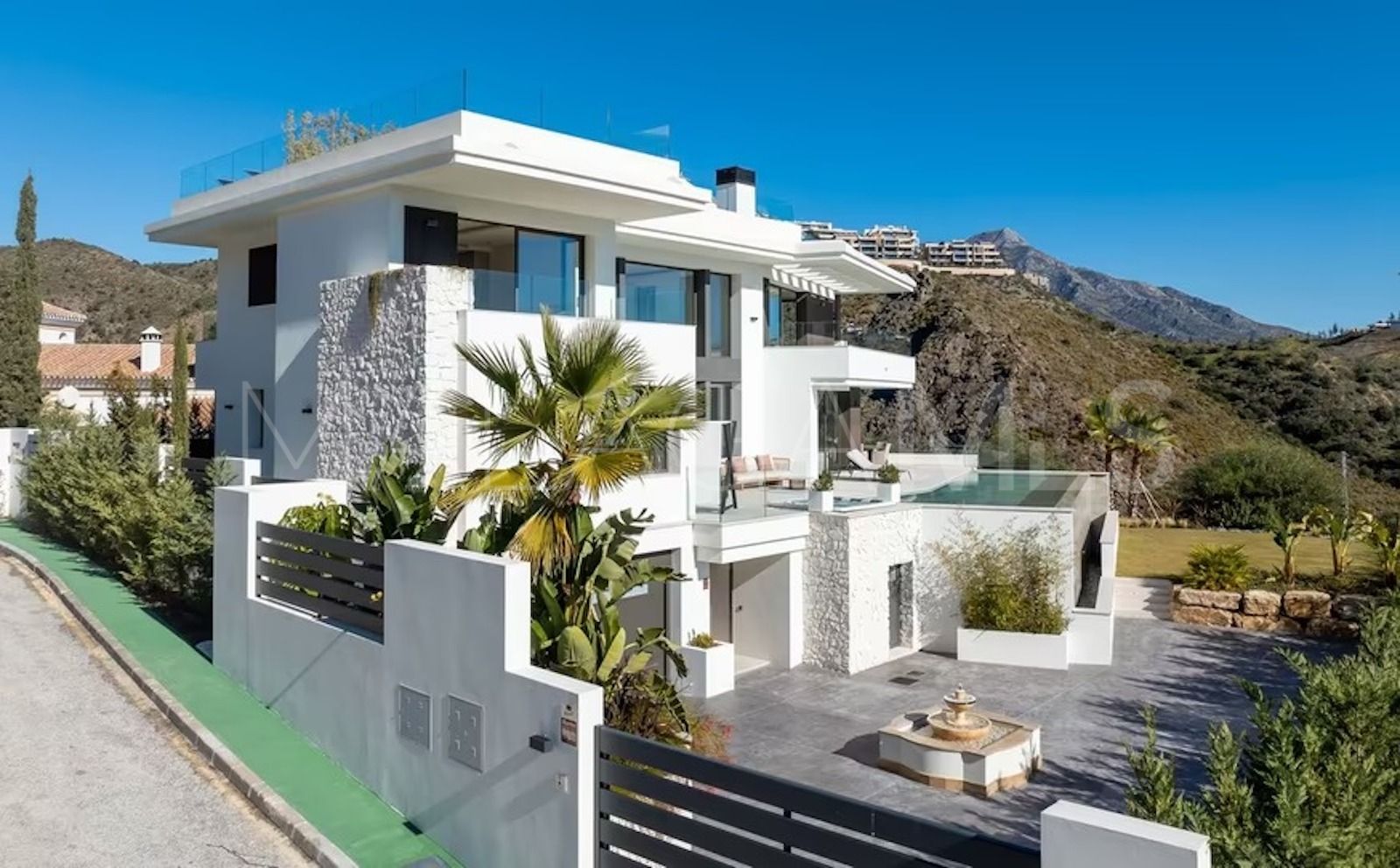 Villa for sale in Benahavis