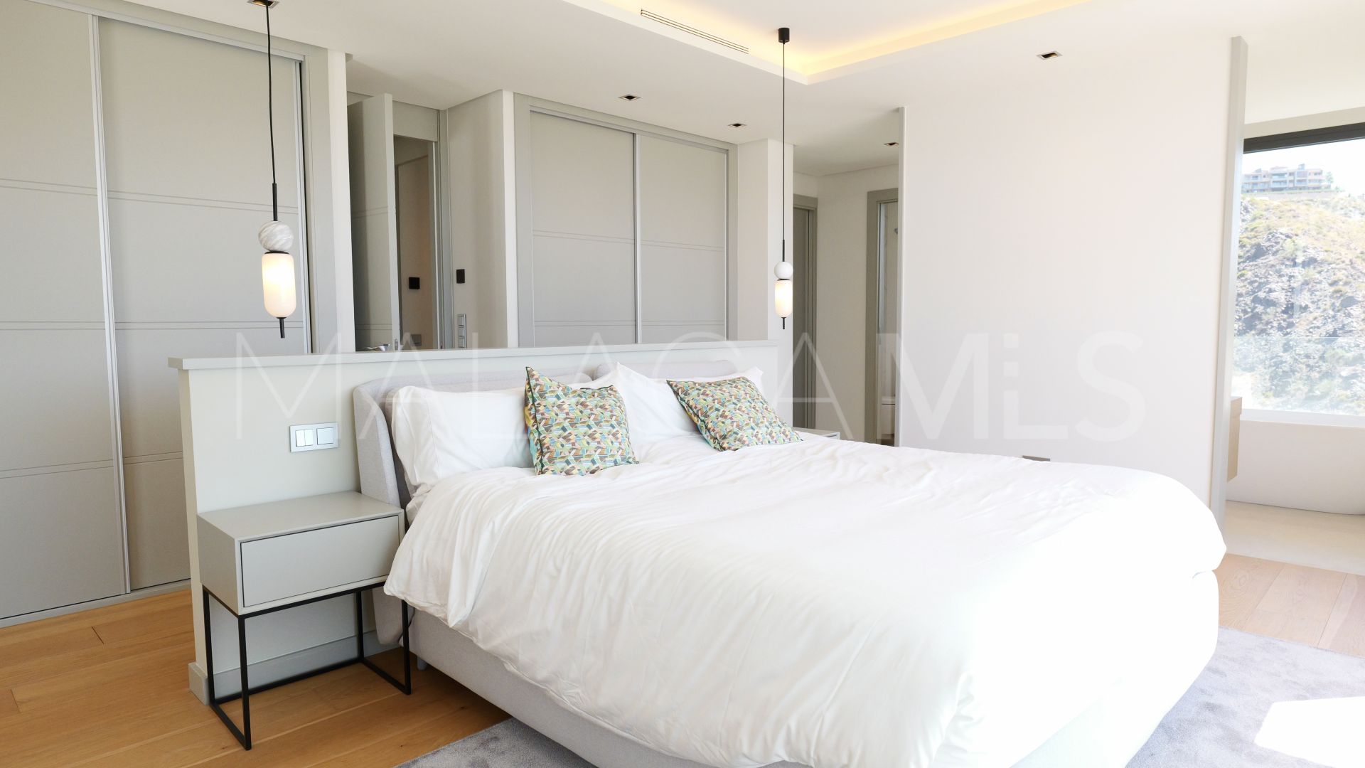 Villa for sale in Benahavis