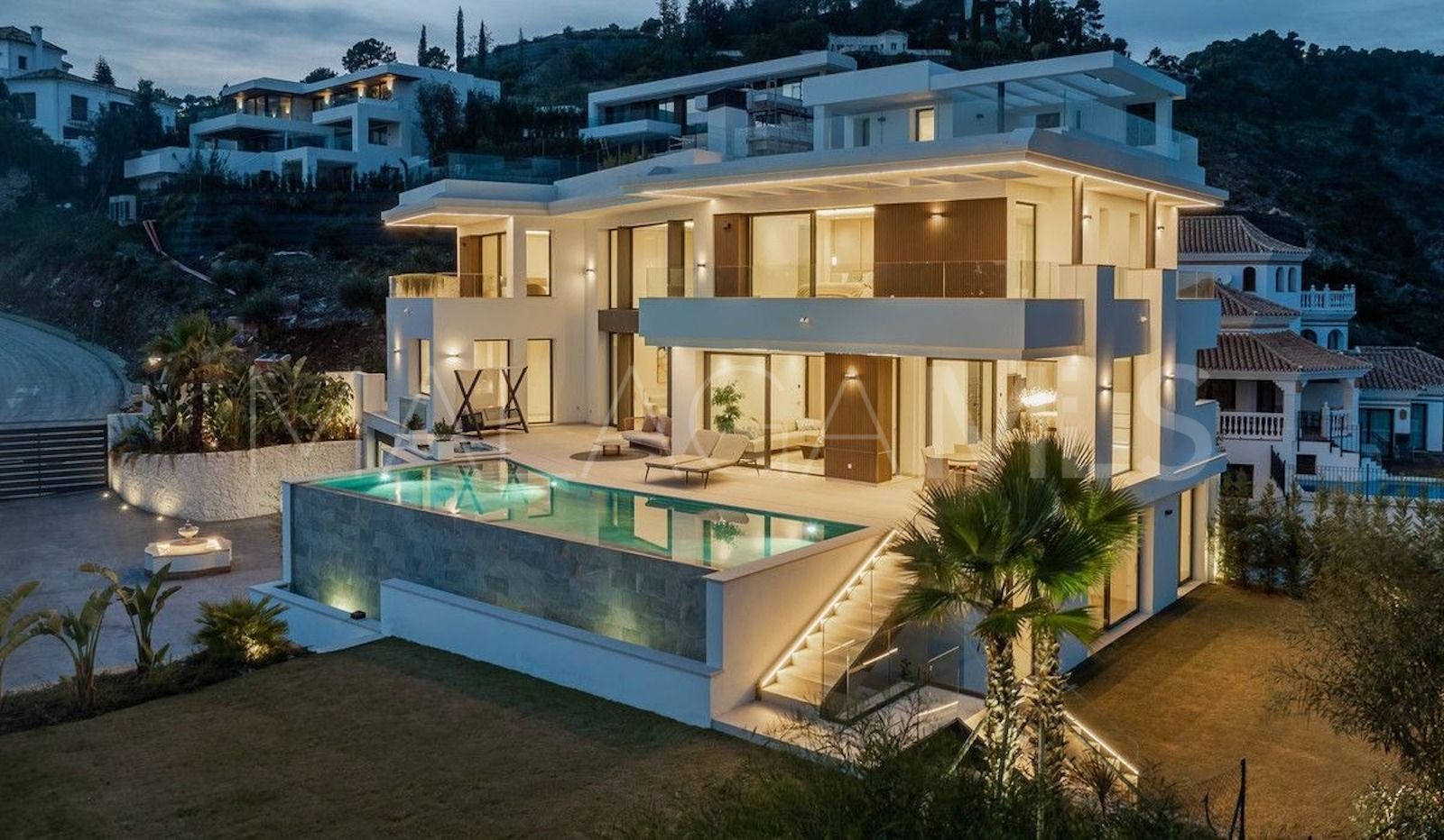 Villa for sale in Benahavis