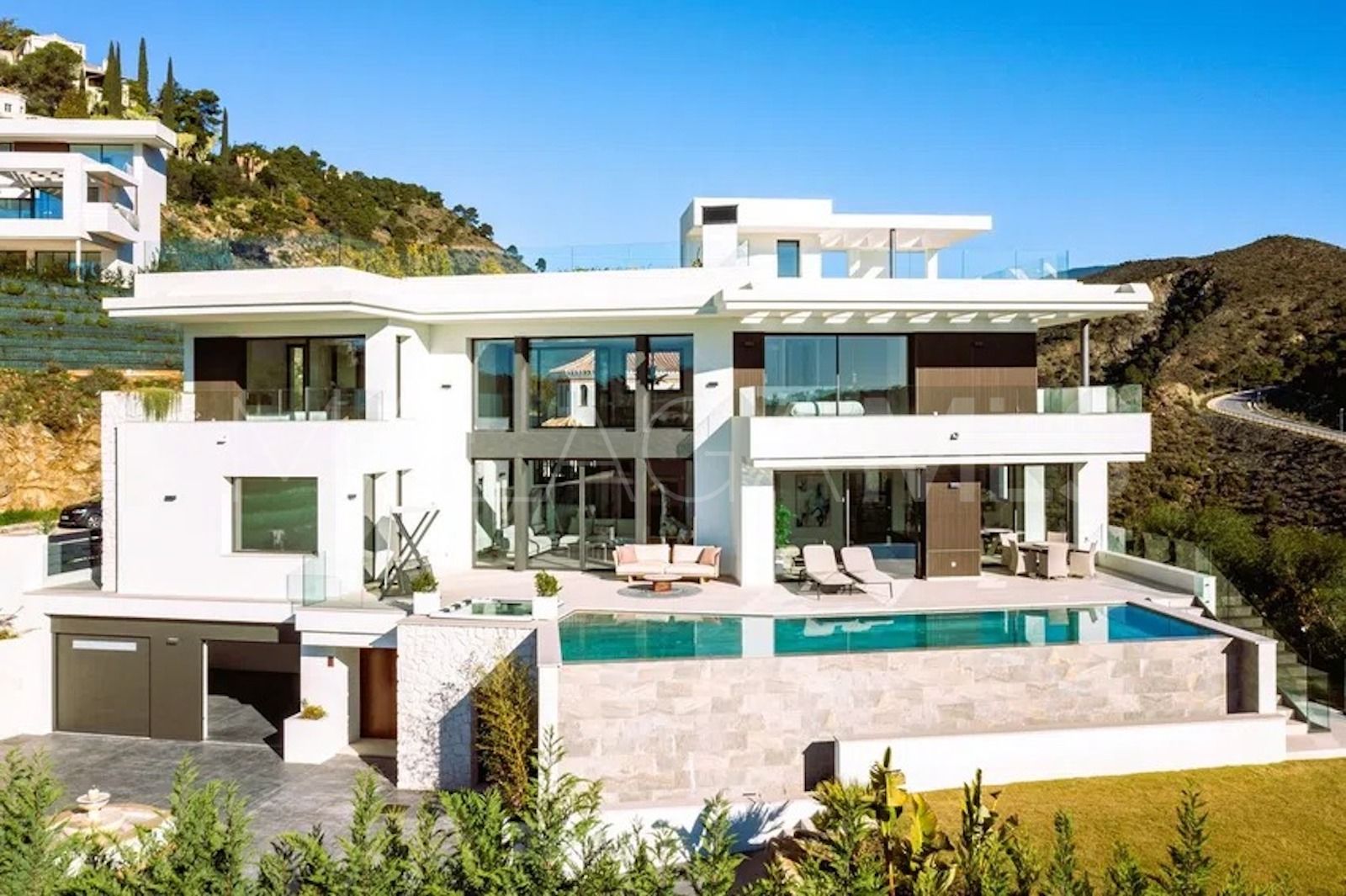 Villa for sale in Benahavis
