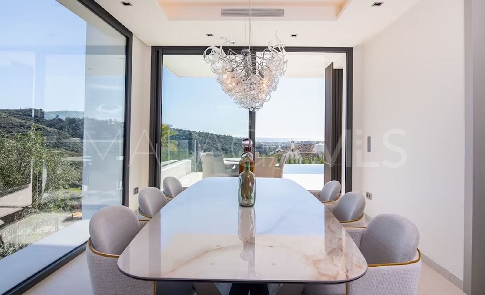 Villa for sale in Benahavis