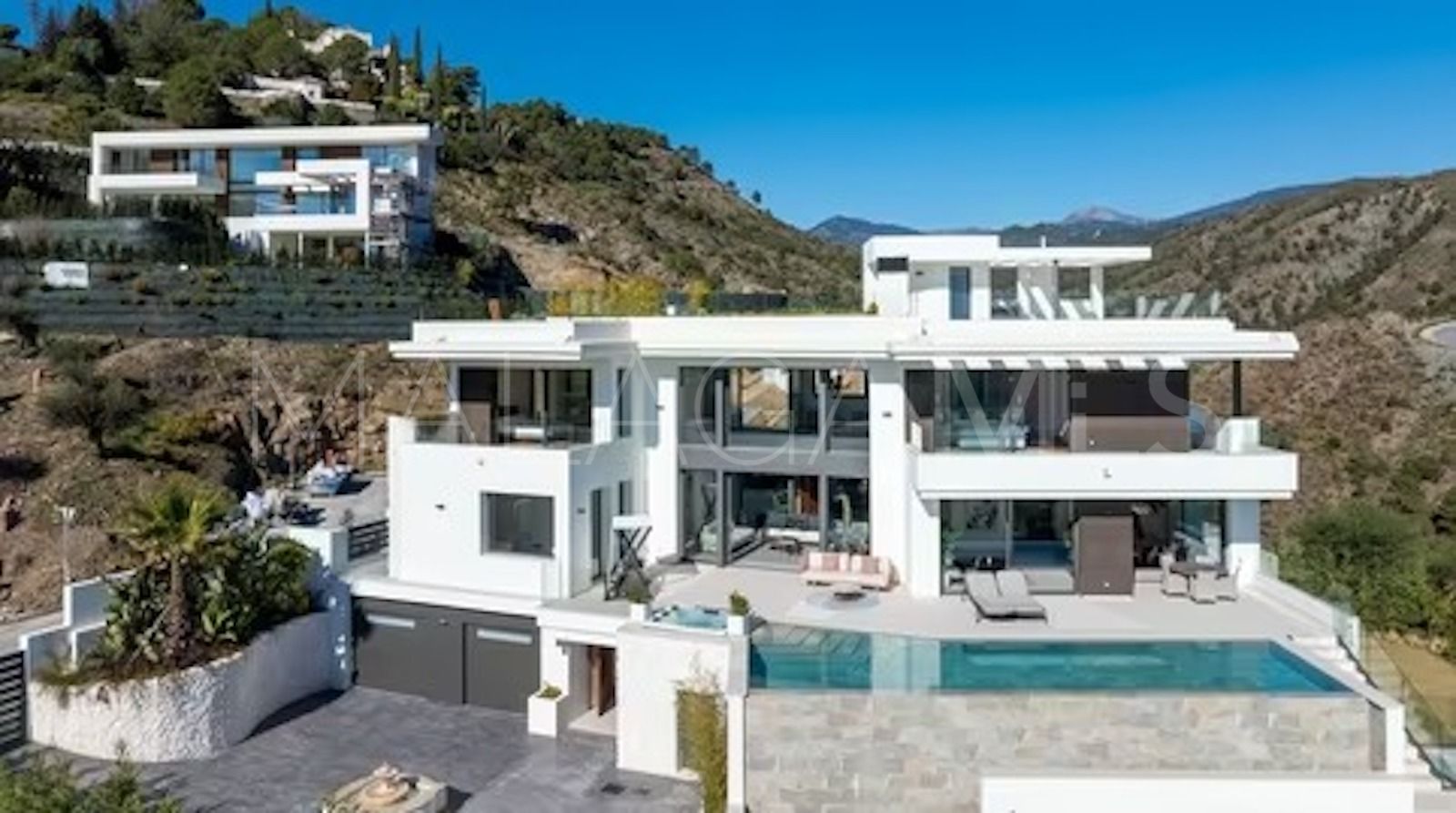 Villa for sale in Benahavis