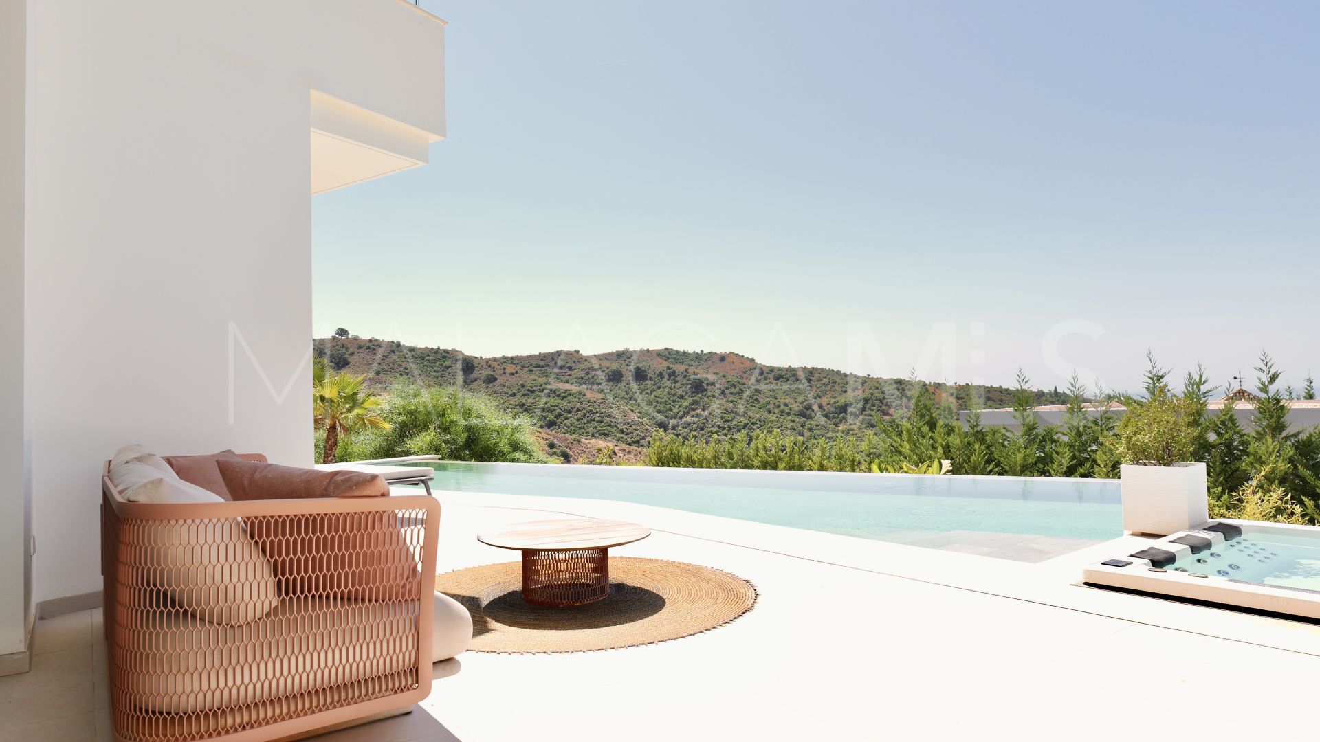 Villa for sale in Benahavis
