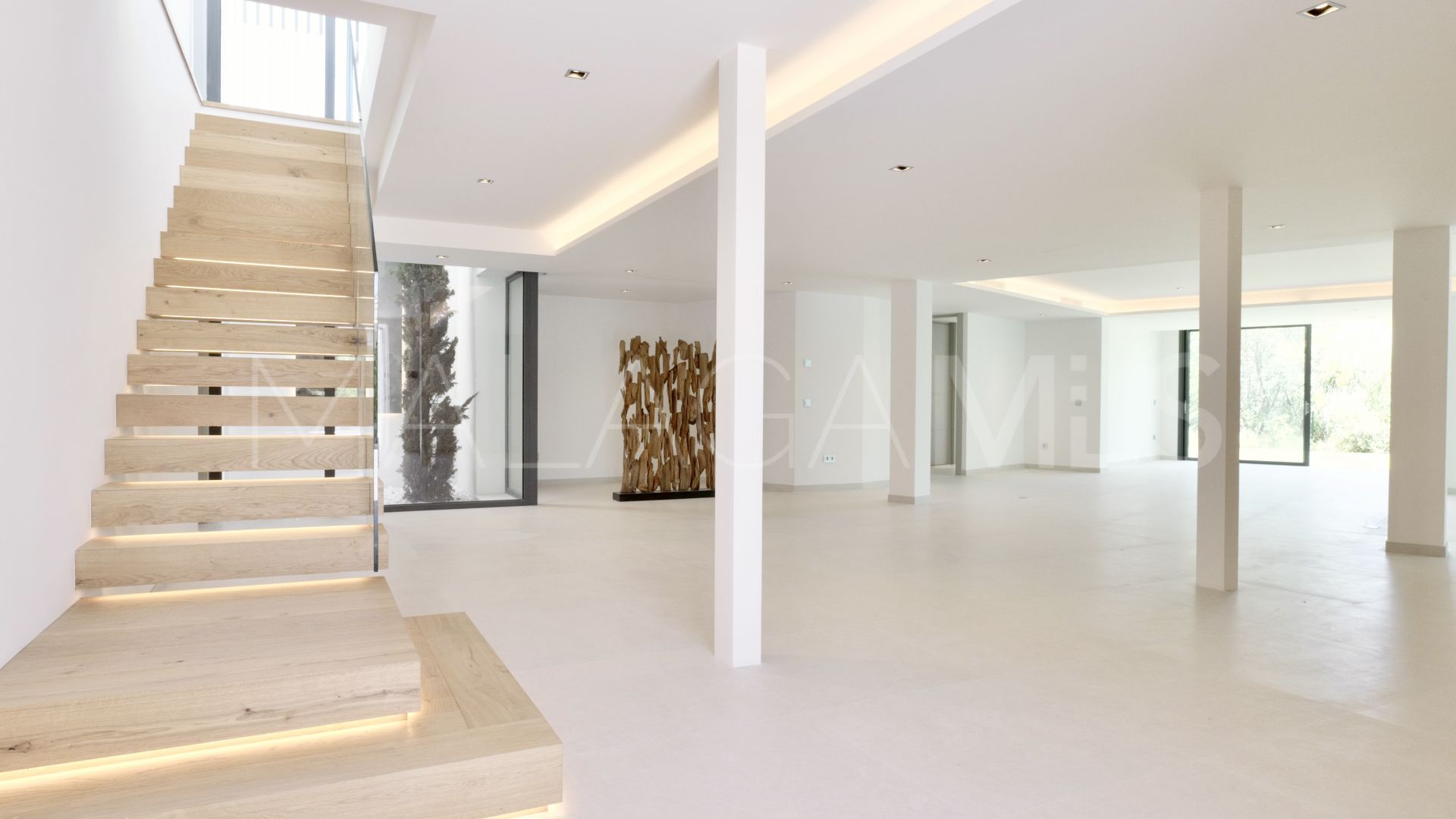 Villa for sale in Benahavis