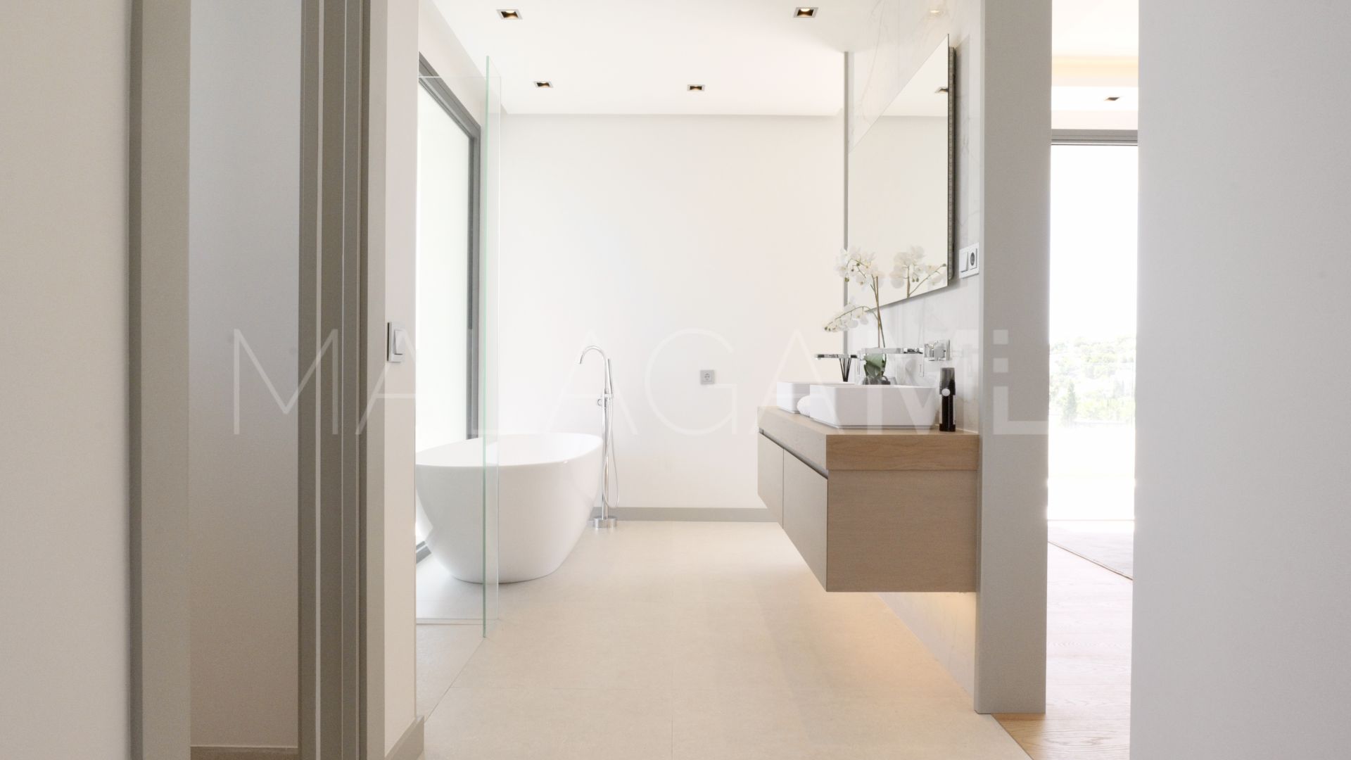 Villa for sale in Benahavis