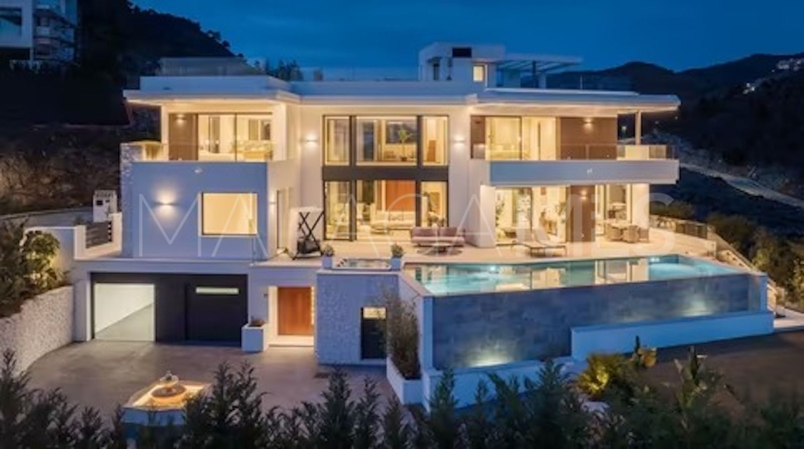 Villa for sale in Benahavis
