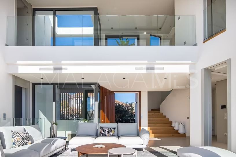 Villa for sale in Benahavis