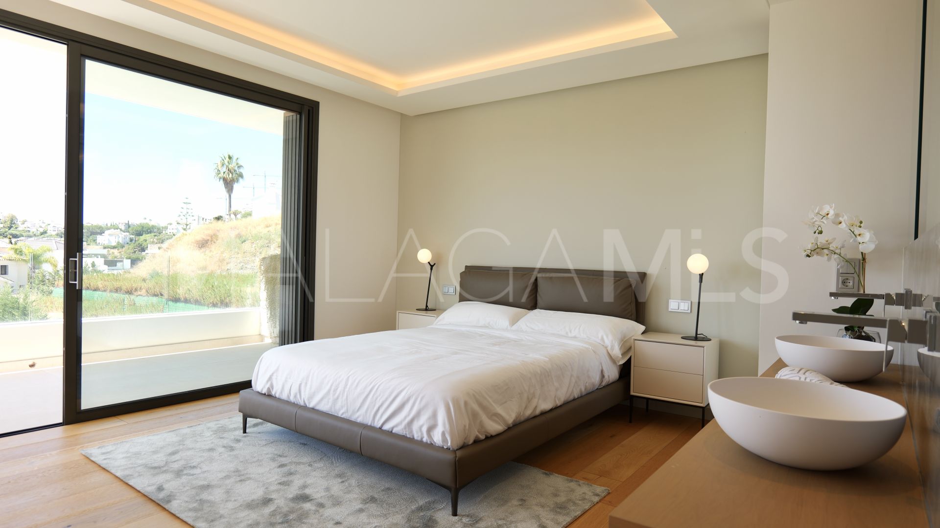 Villa for sale in Benahavis
