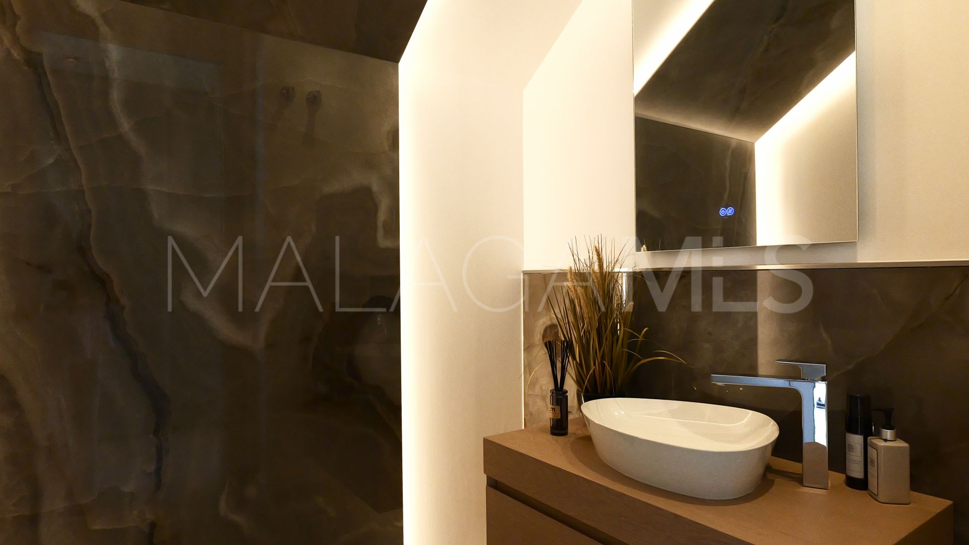 Villa for sale in Benahavis