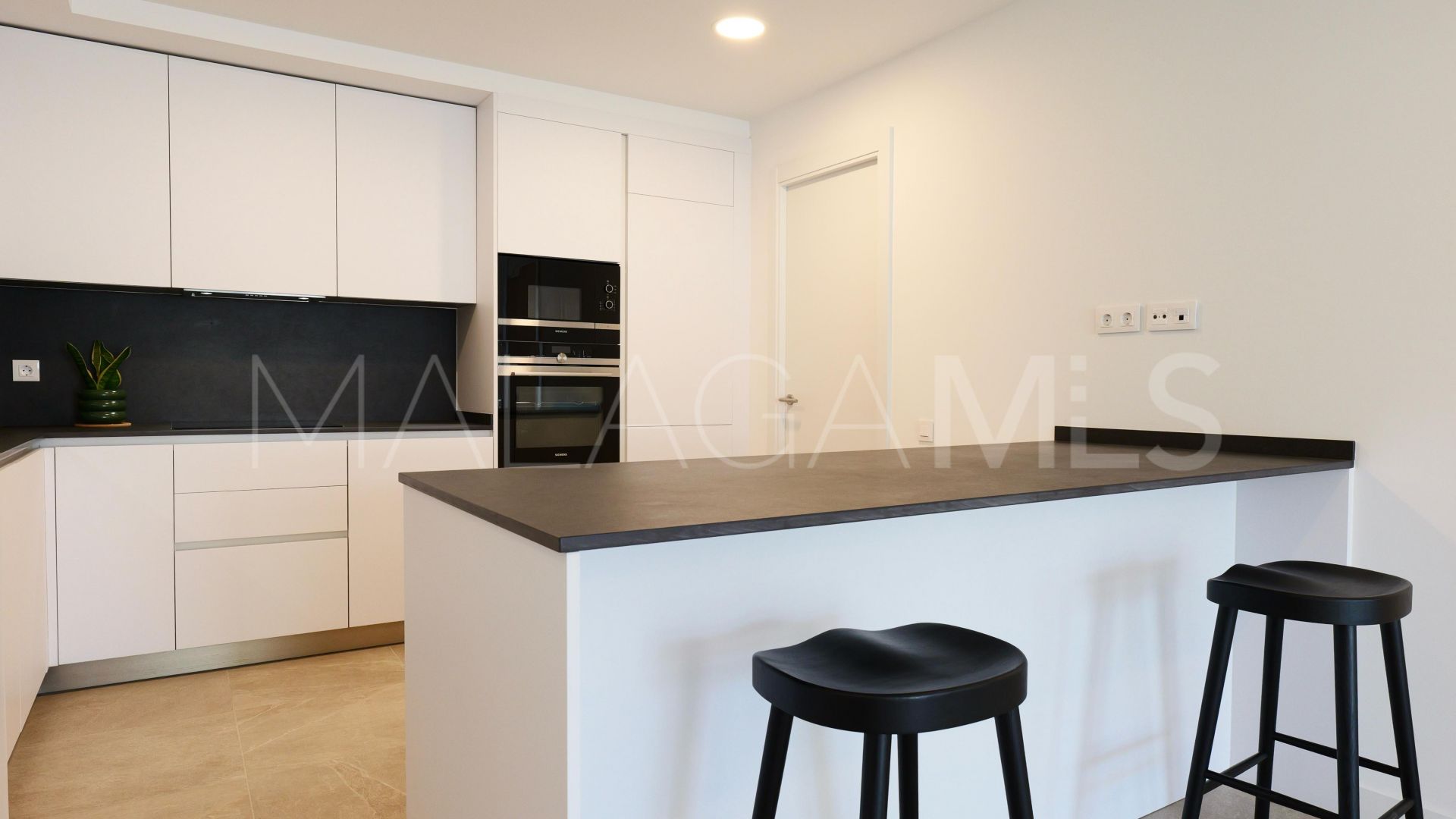 For sale Estepona apartment with 2 bedrooms