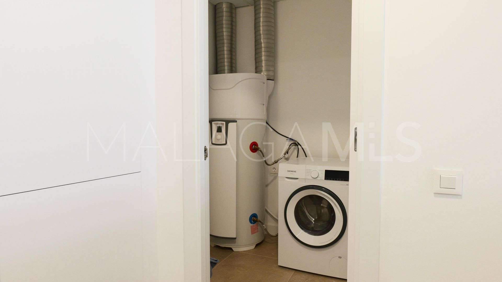 For sale Estepona apartment with 2 bedrooms