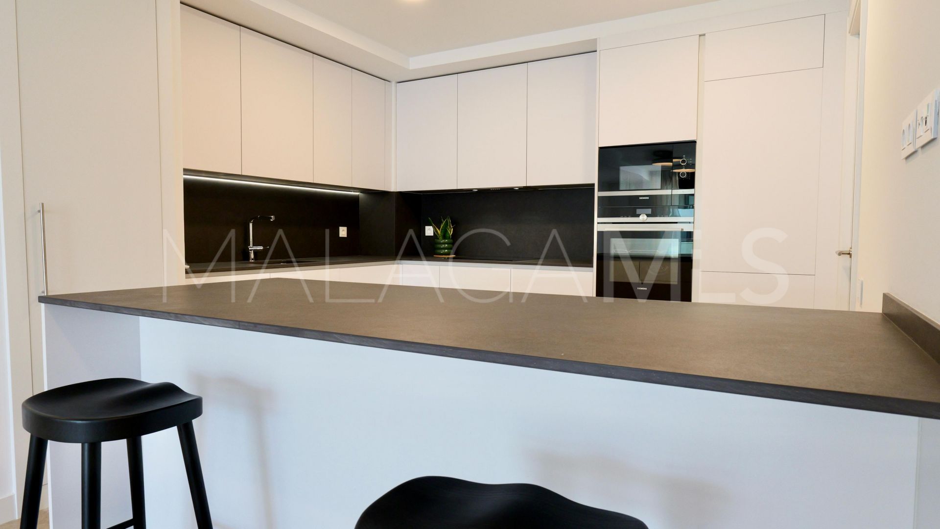 For sale Estepona apartment with 2 bedrooms