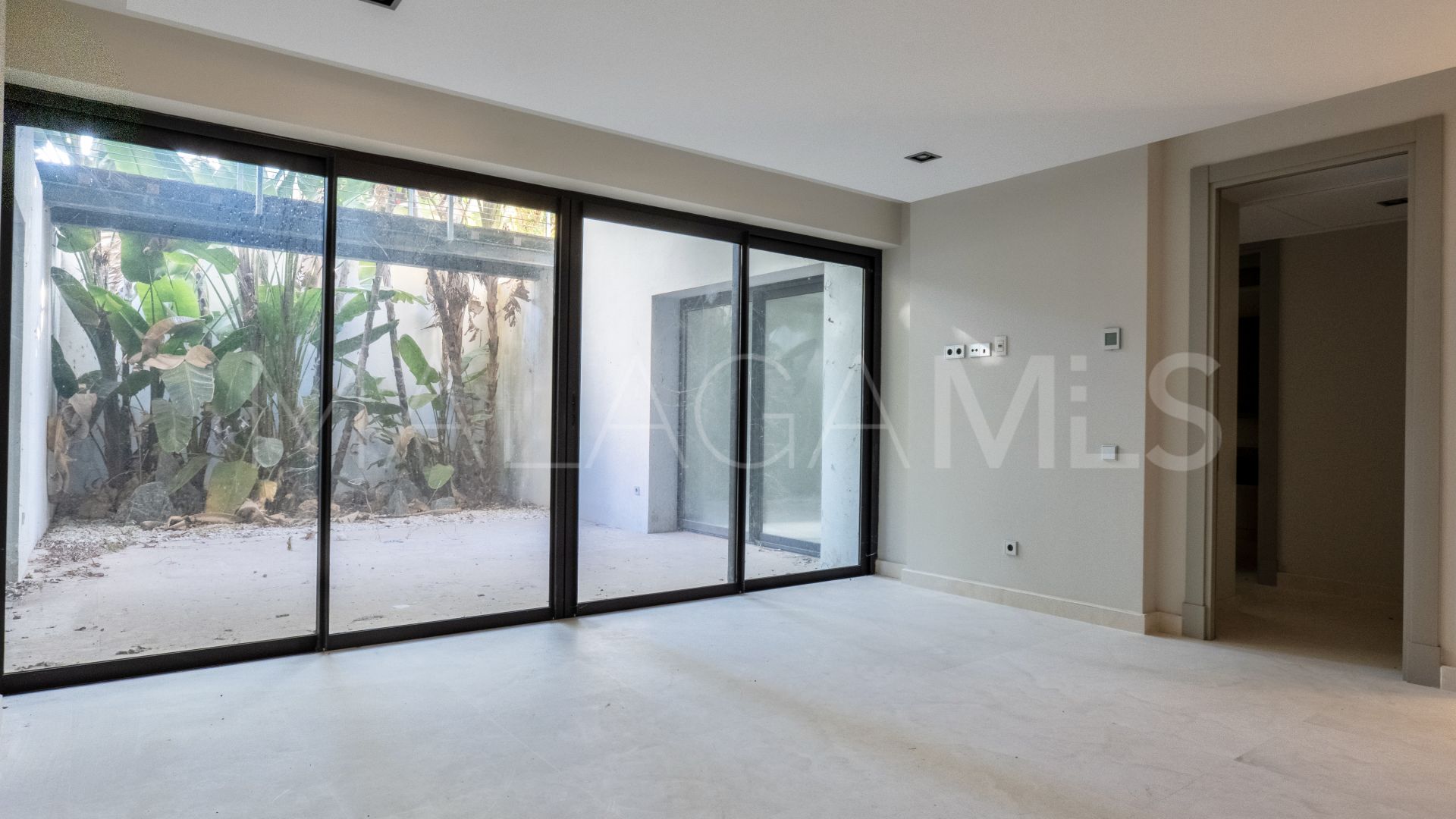 Villa for sale in Los Arqueros with 7 bedrooms