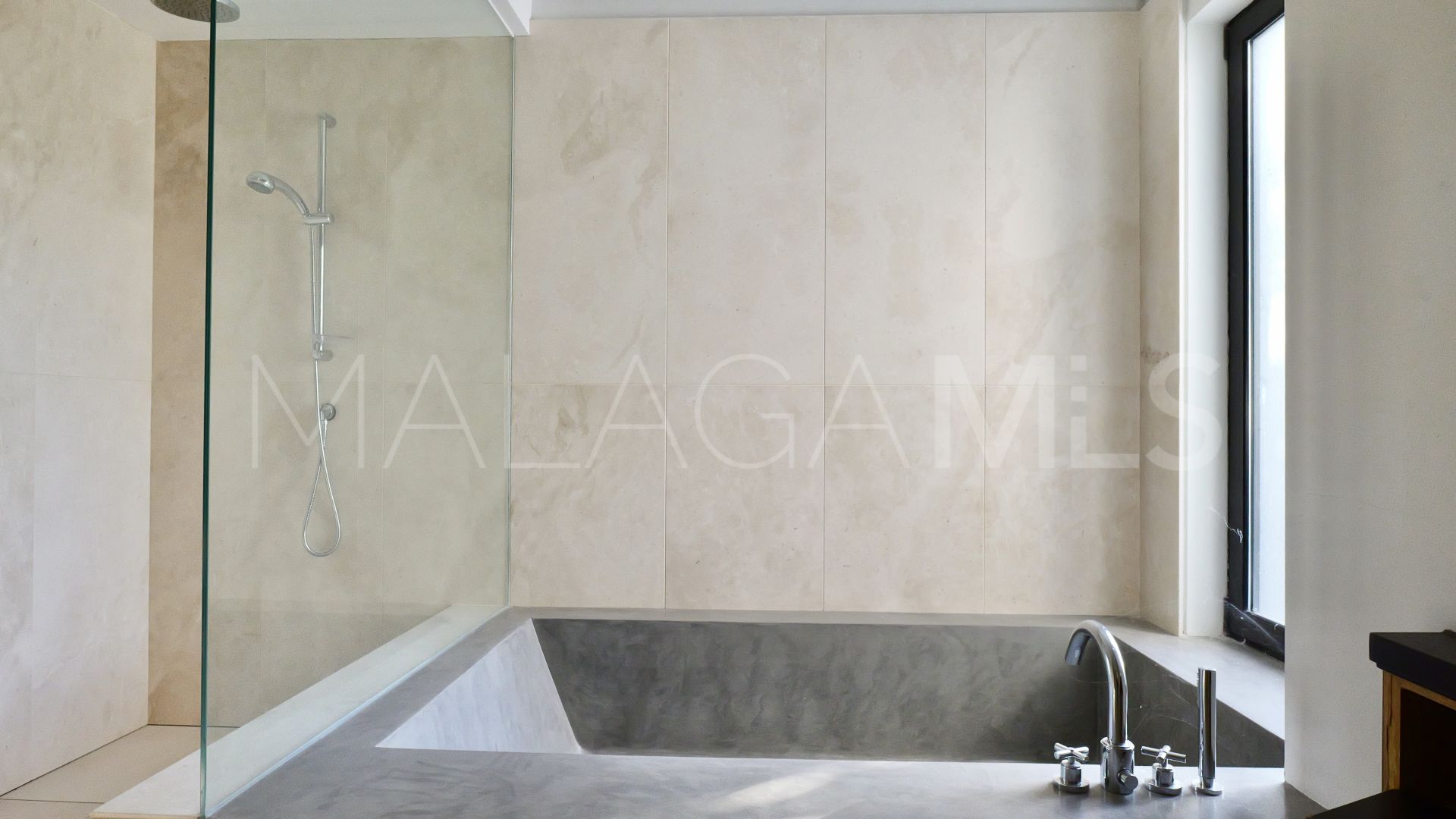 Villa for sale in Los Arqueros with 7 bedrooms