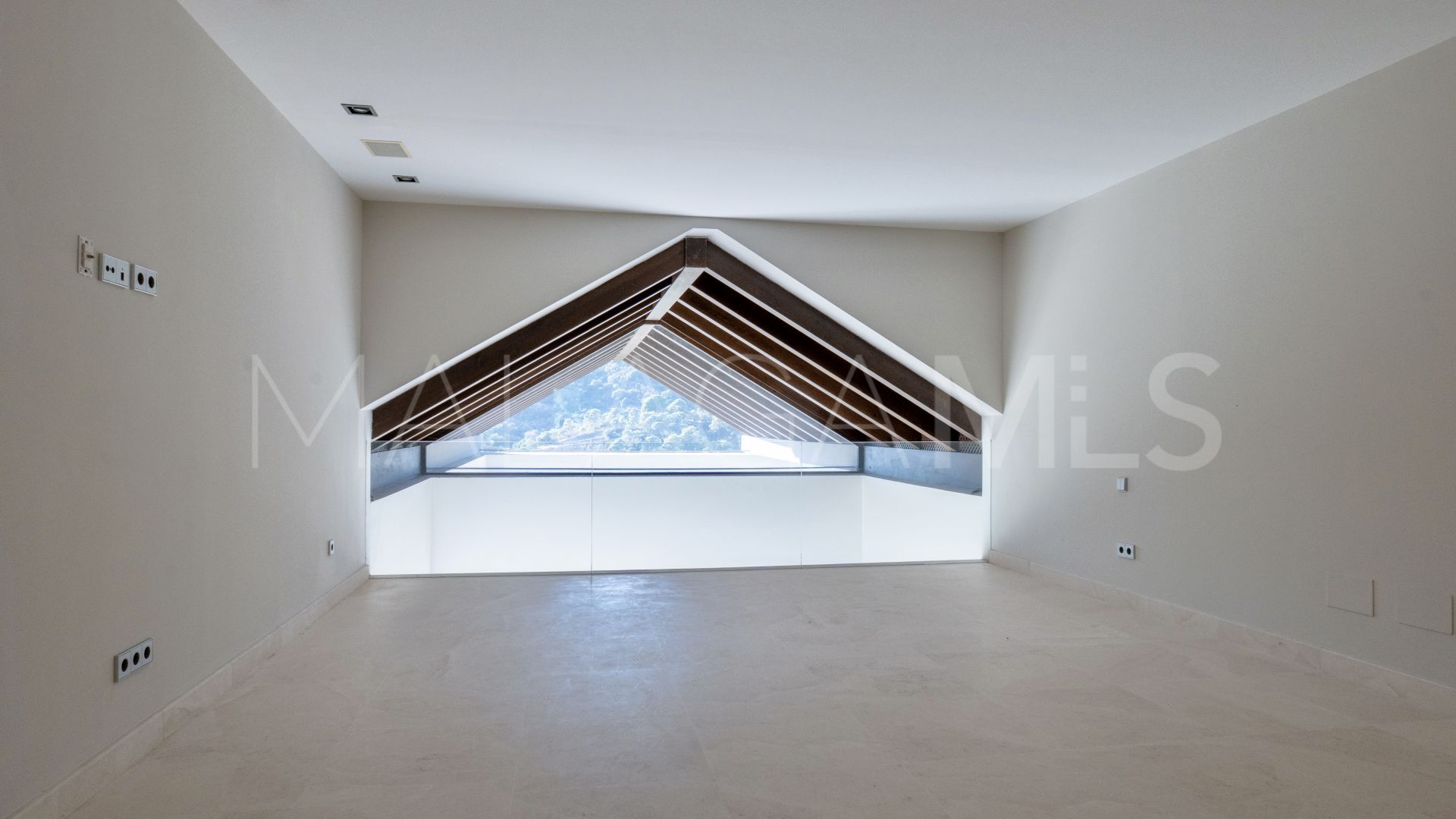 Villa for sale in Los Arqueros with 7 bedrooms