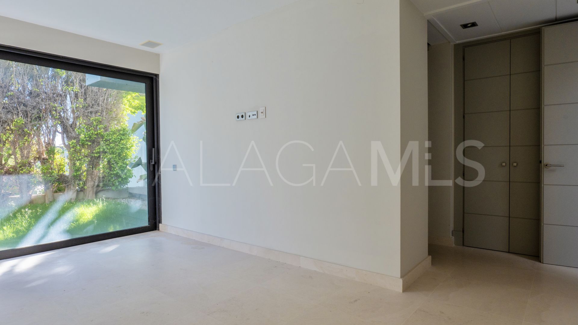 Villa for sale in Los Arqueros with 7 bedrooms