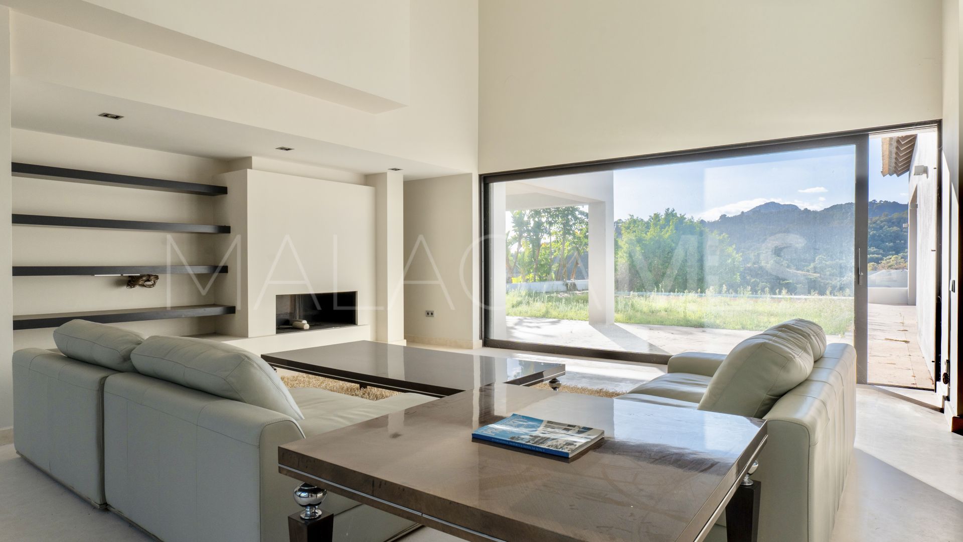 Villa for sale in Los Arqueros with 7 bedrooms