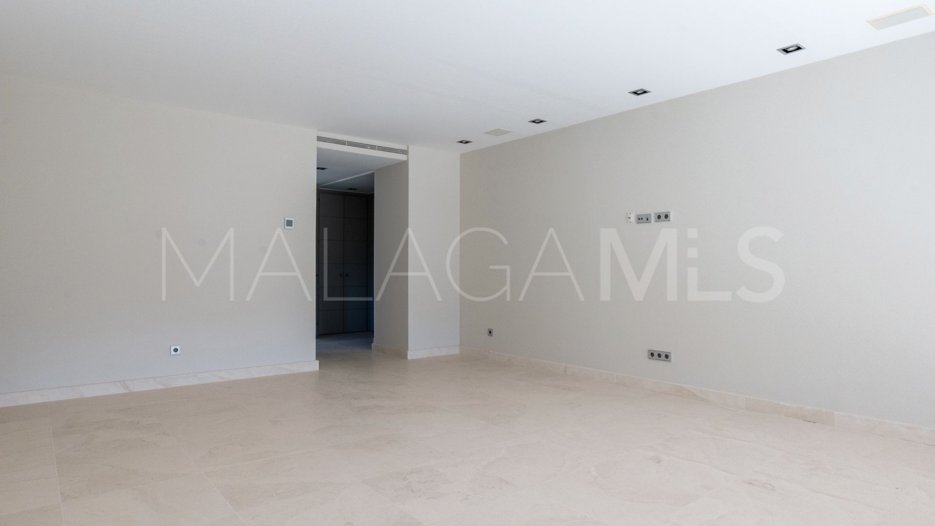 Villa for sale in Los Arqueros with 7 bedrooms