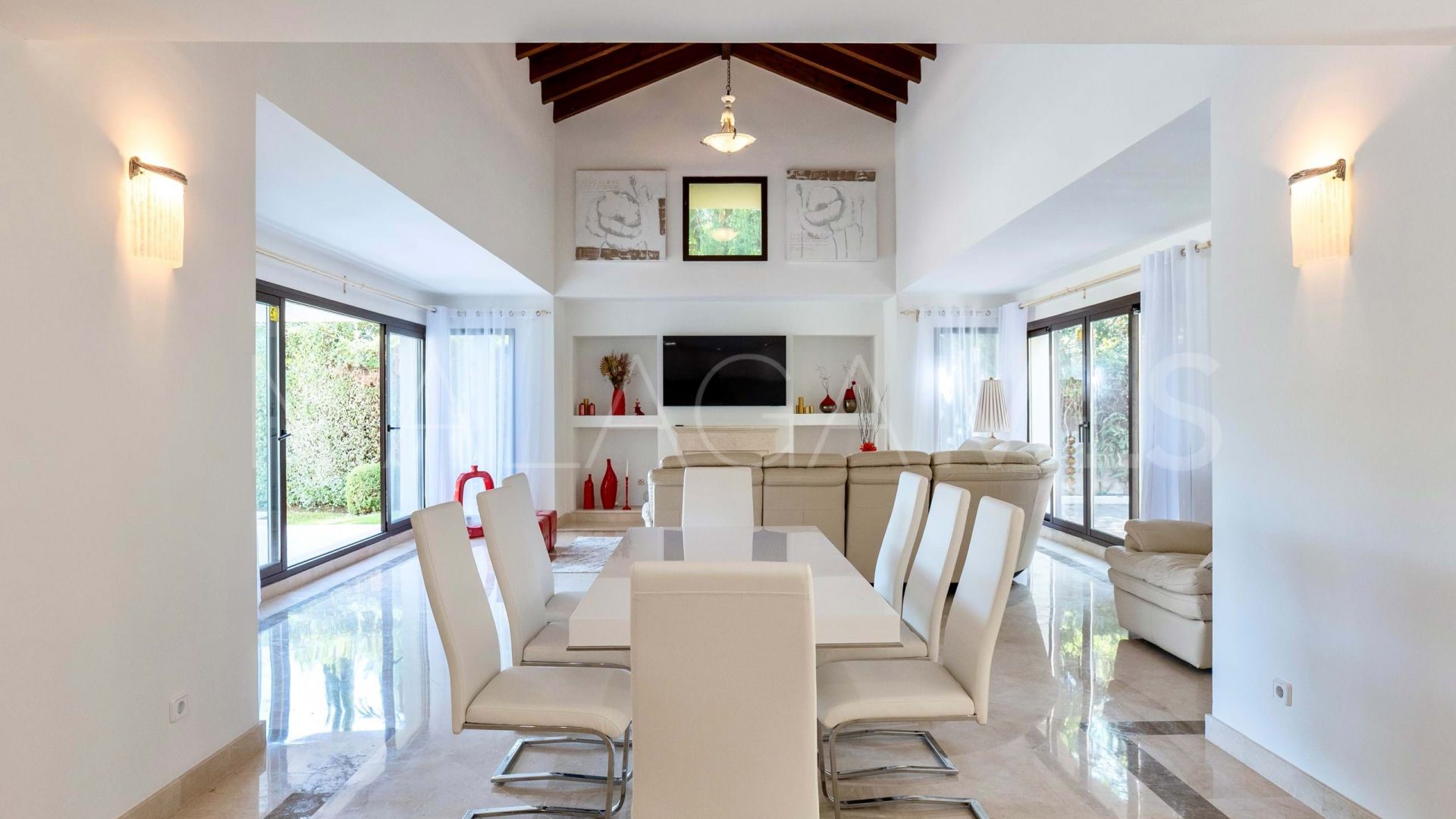 Villa for sale in Los Arqueros