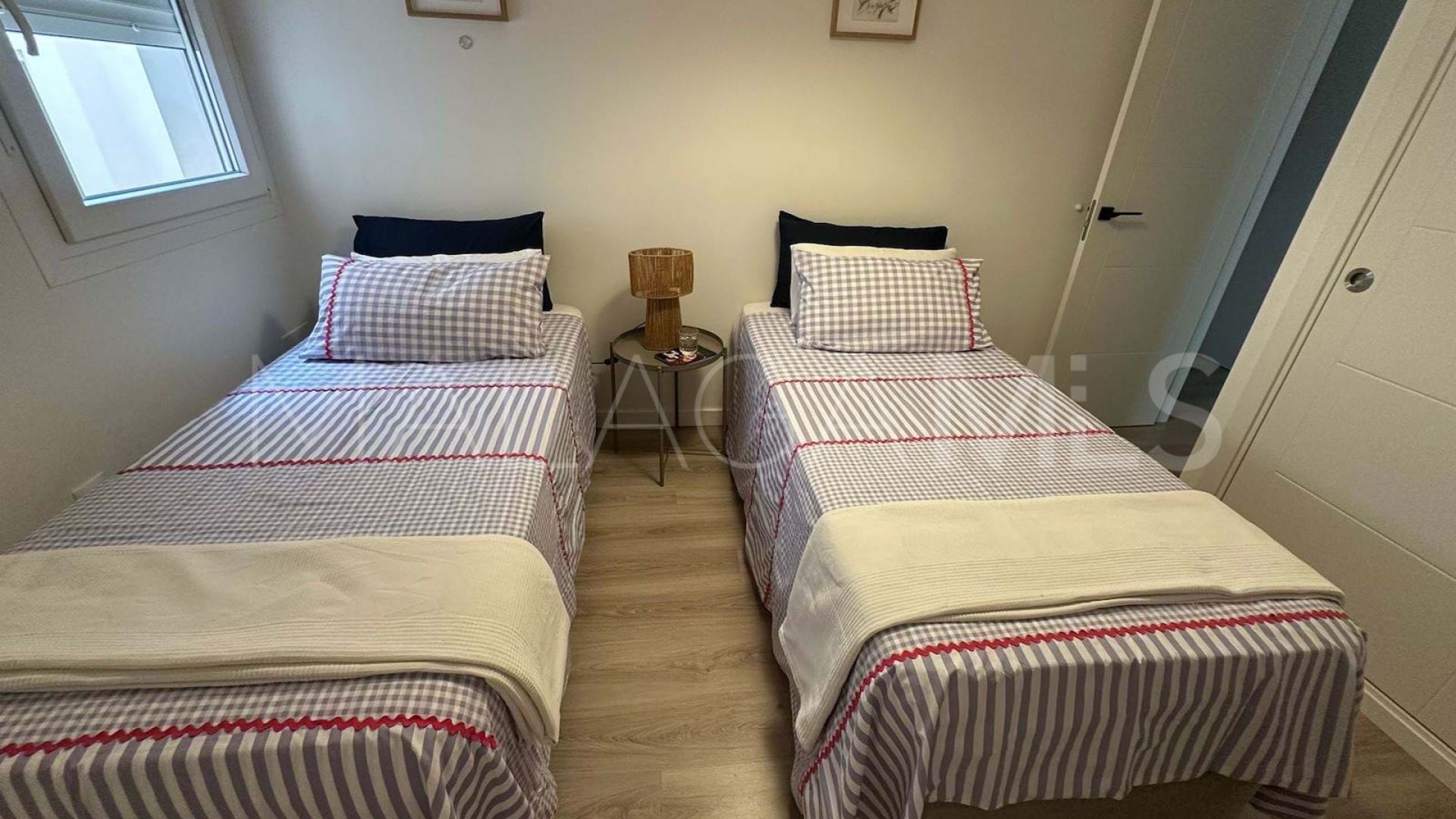 Apartamento a la venta in Nueva Andalucia with 3 bedrooms