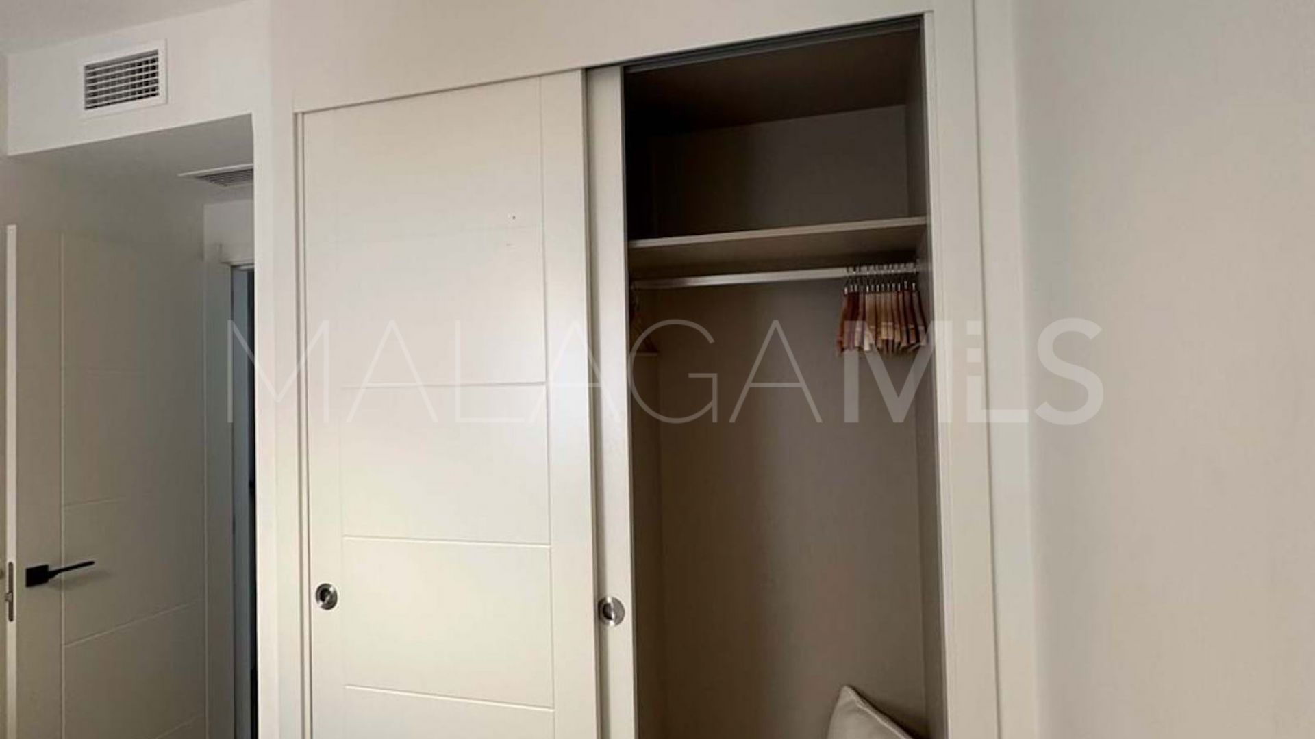 Apartamento a la venta in Nueva Andalucia with 3 bedrooms