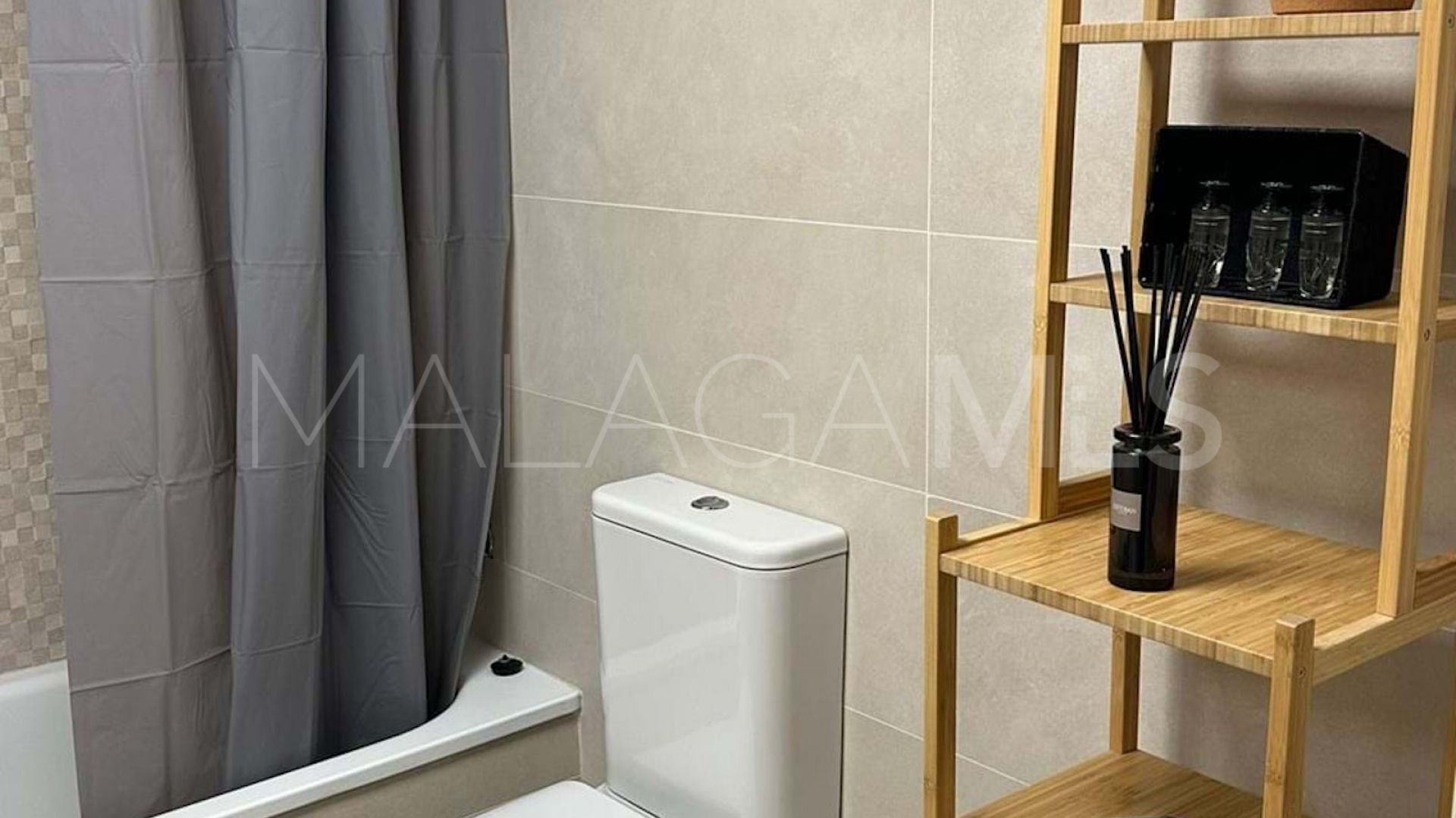Apartamento a la venta in Nueva Andalucia with 3 bedrooms