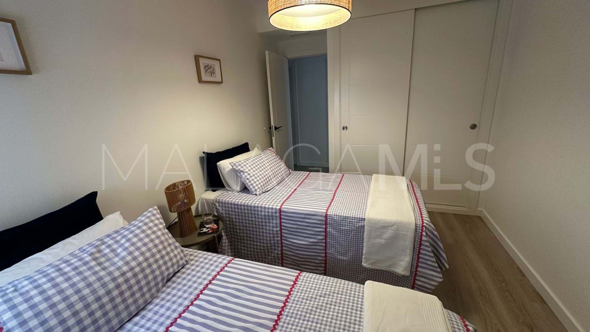 Apartamento a la venta in Nueva Andalucia with 3 bedrooms