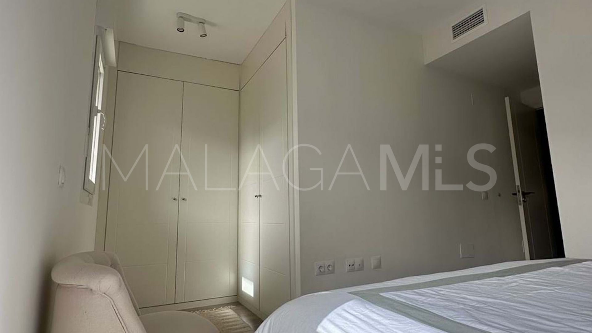 Apartamento a la venta in Nueva Andalucia with 3 bedrooms
