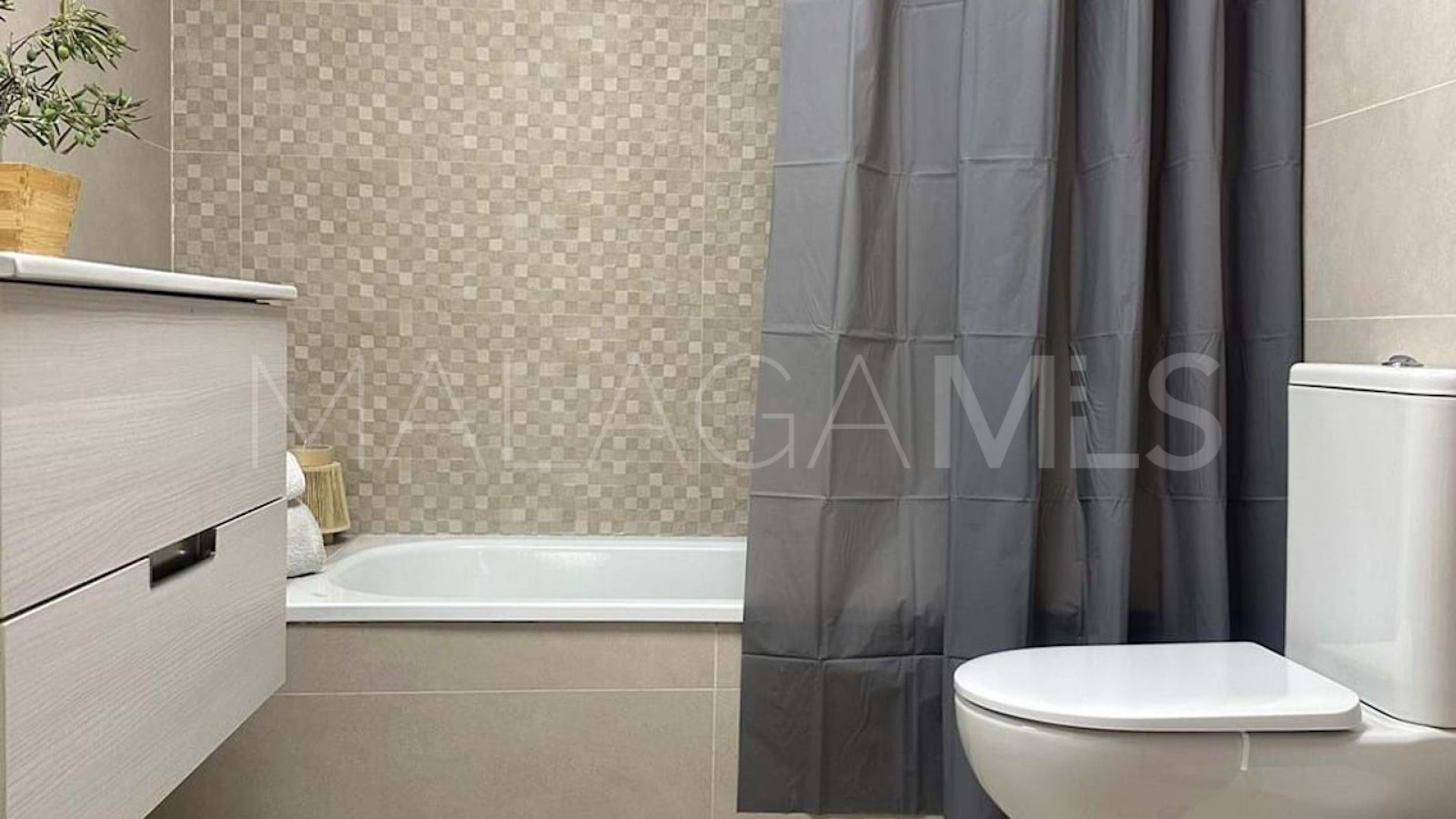 Apartamento a la venta in Nueva Andalucia with 3 bedrooms
