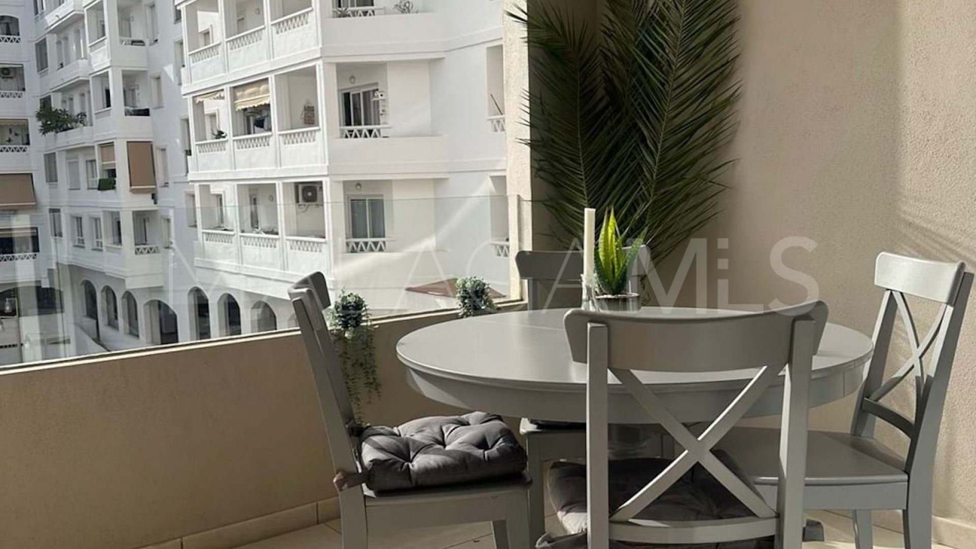 Apartamento a la venta in Nueva Andalucia with 3 bedrooms