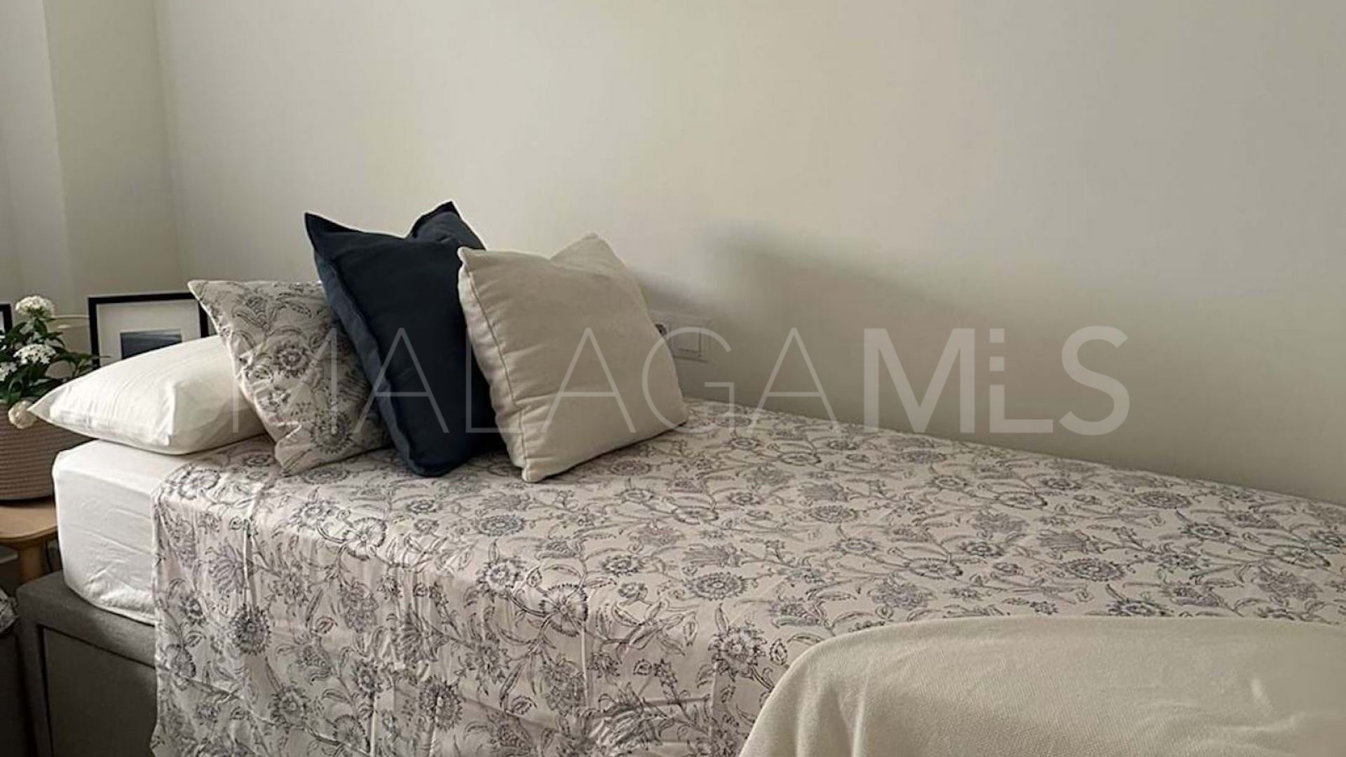 Apartamento a la venta in Nueva Andalucia with 3 bedrooms