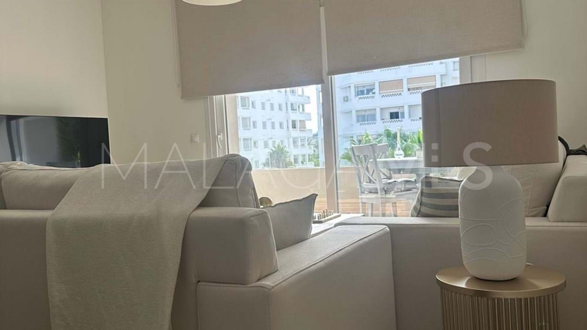 Apartamento a la venta in Nueva Andalucia with 3 bedrooms