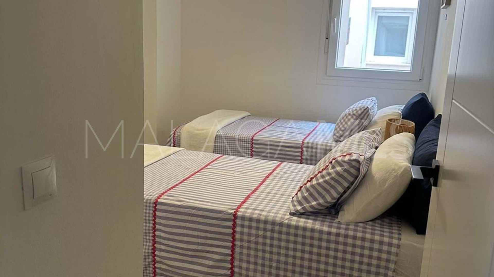 Apartamento a la venta in Nueva Andalucia with 3 bedrooms