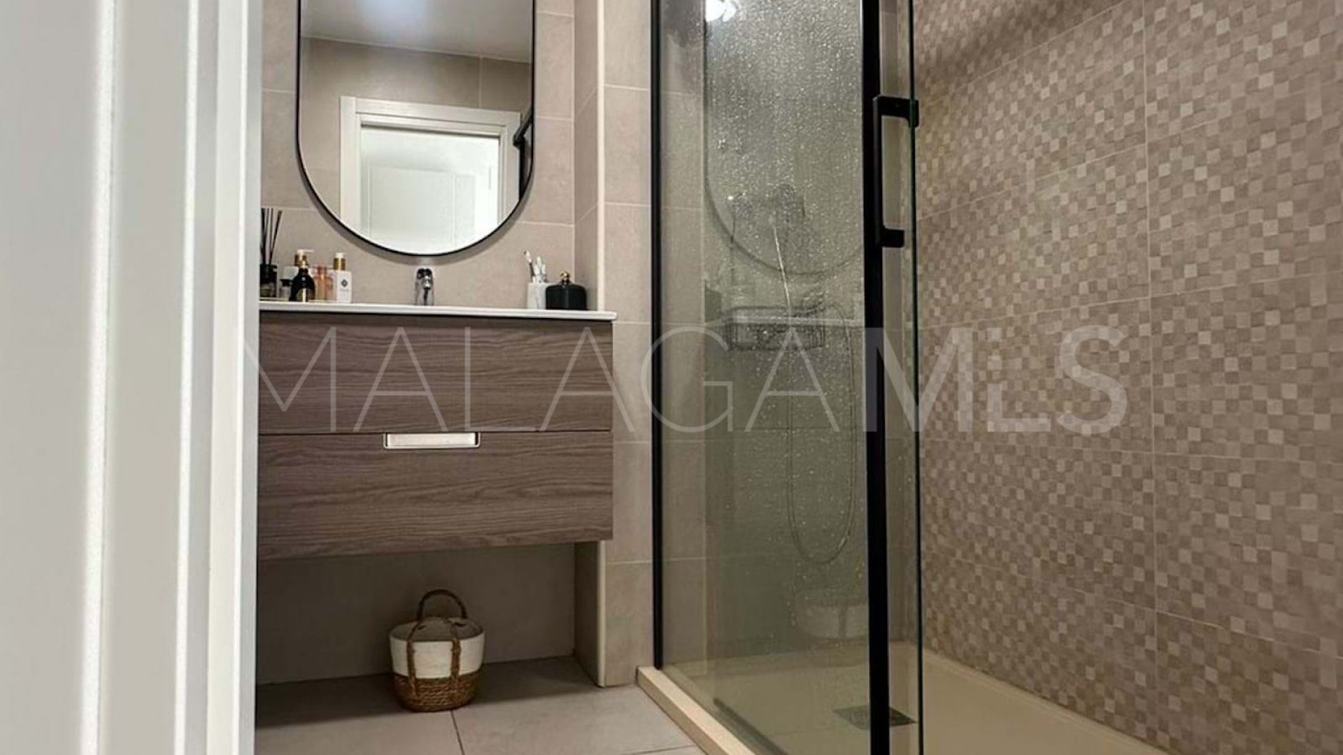 Apartamento a la venta in Nueva Andalucia with 3 bedrooms