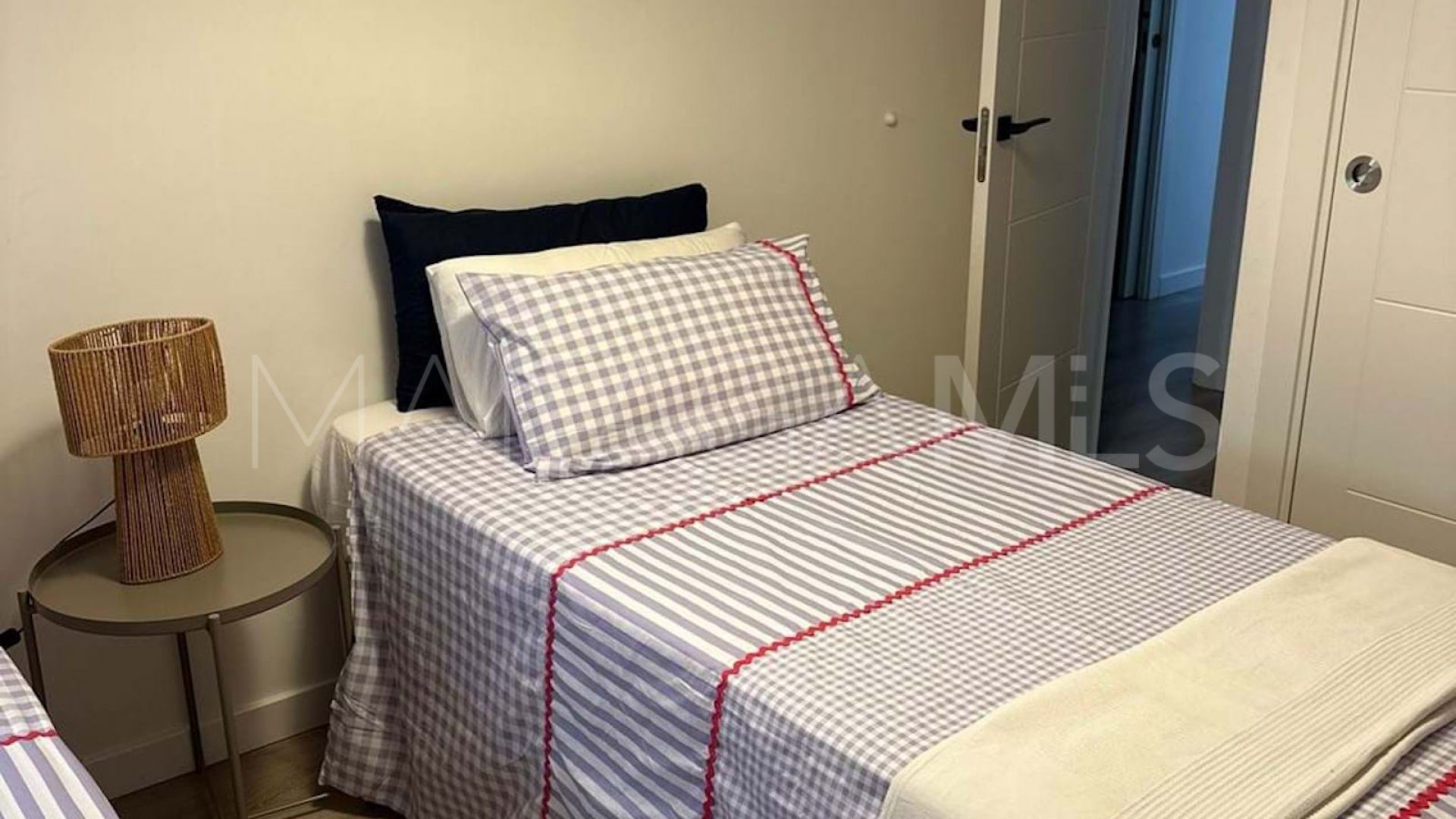 Apartamento a la venta in Nueva Andalucia with 3 bedrooms
