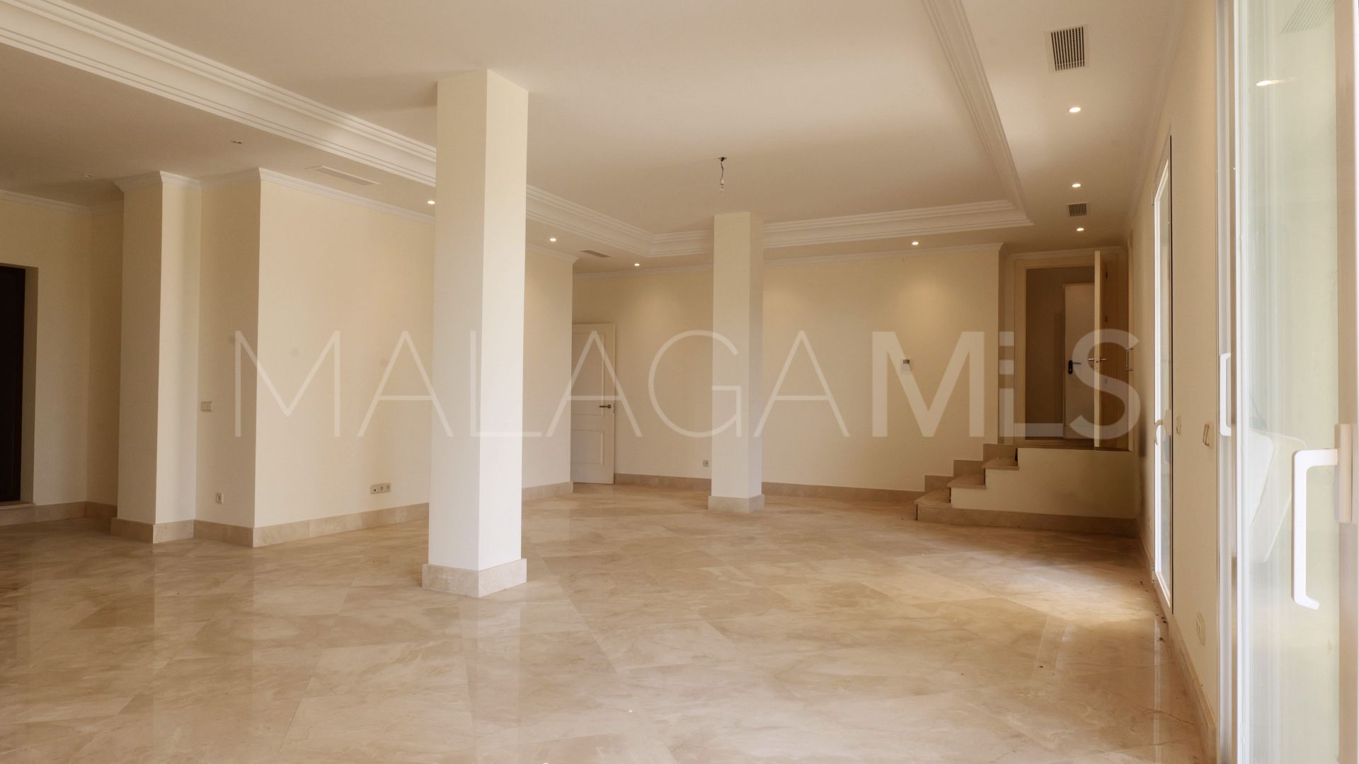 Se vende villa with 6 bedrooms in Los Arqueros