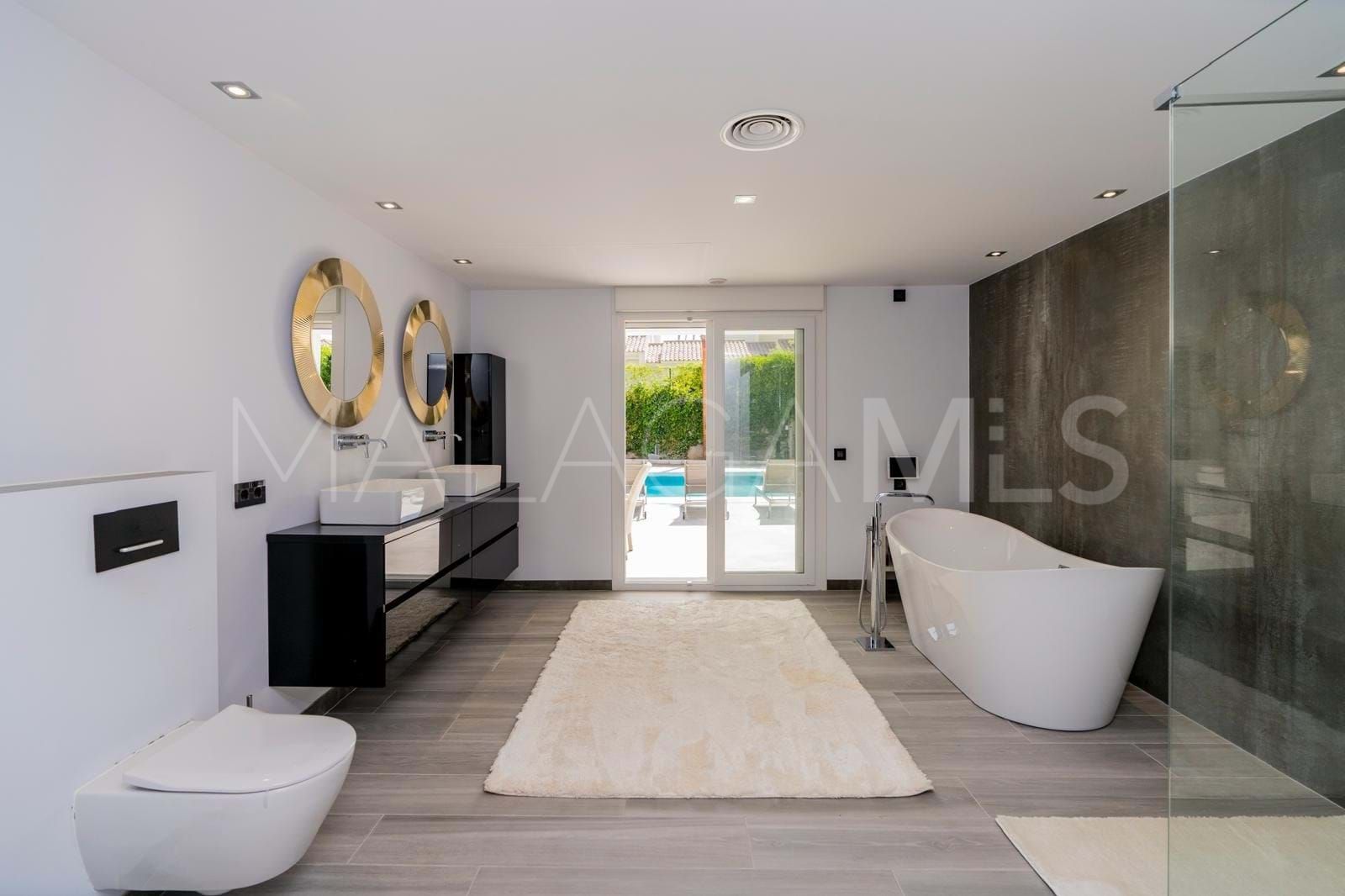 Villa for sale de 10 bedrooms in Atalaya Golf