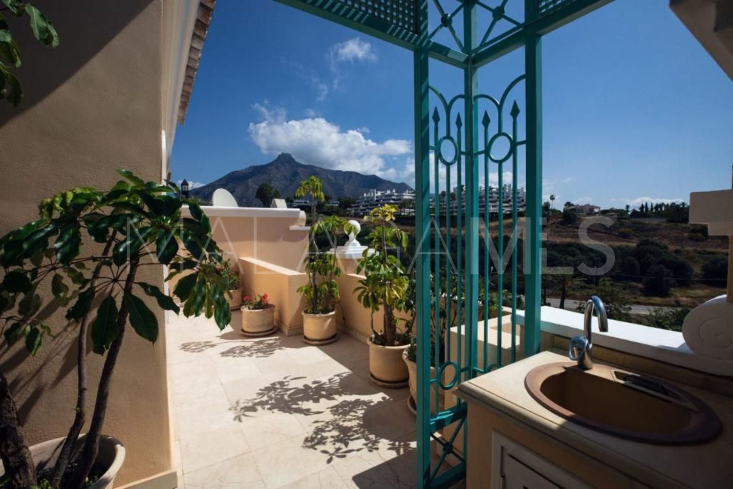 Piso a la venta in Sierra Blanca with 3 bedrooms