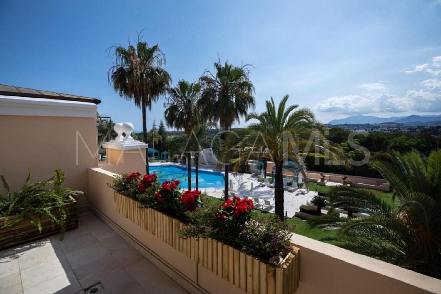 Piso a la venta in Sierra Blanca with 3 bedrooms