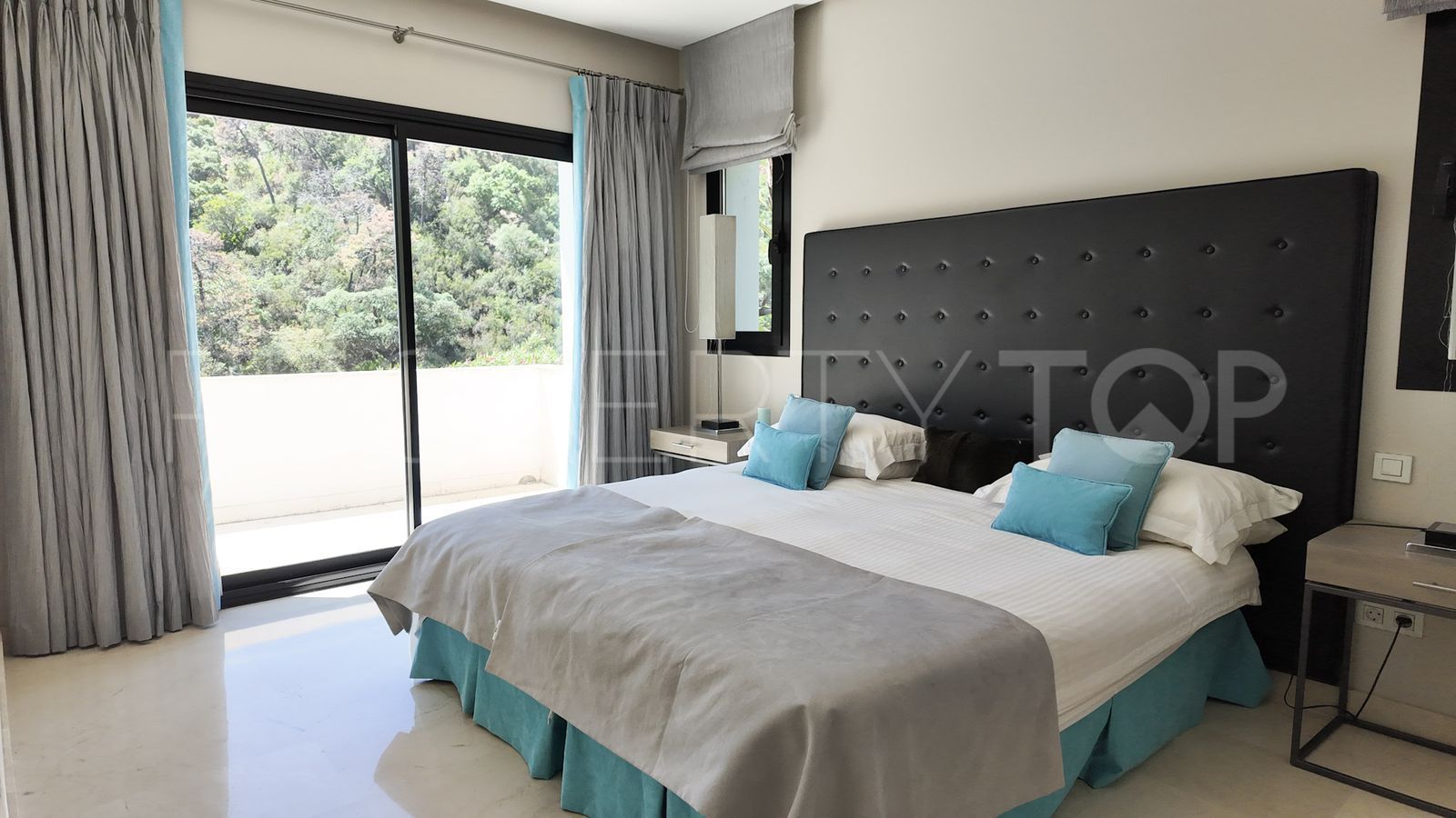 5 bedrooms villa for sale in El Madroñal