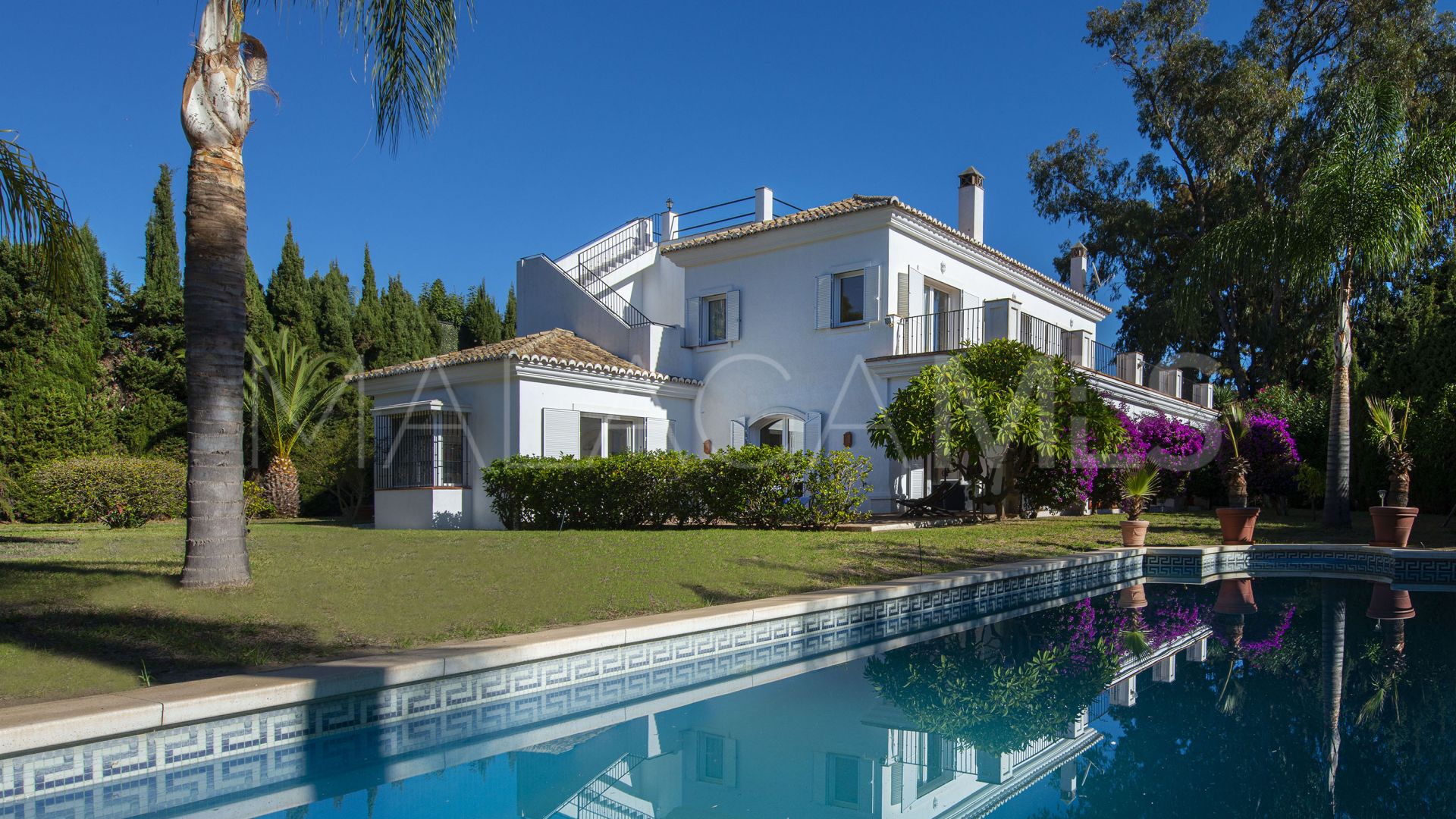 Villa for sale in Guadalmina Baja