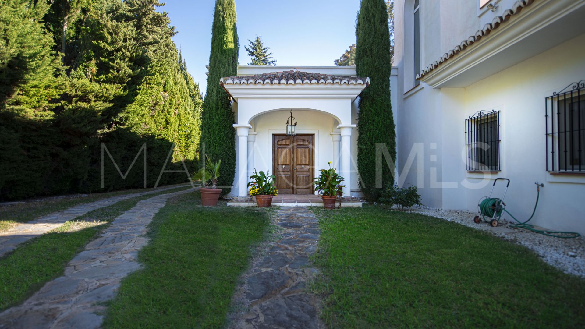 Villa for sale in Guadalmina Baja