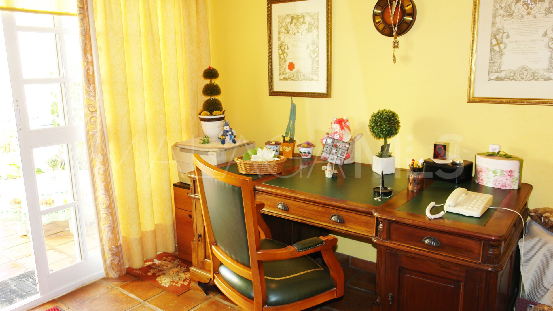 Se vende adosado in Benahavis Centro with 3 bedrooms