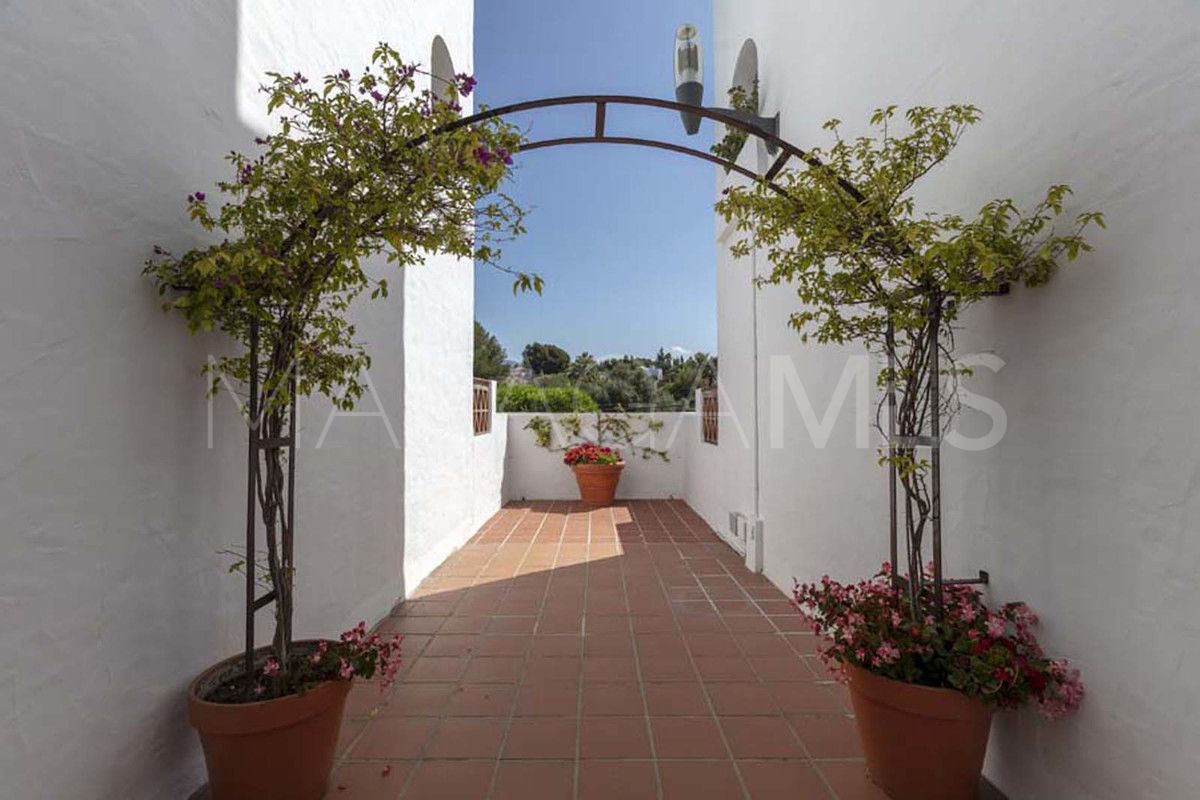 Ground floor apartment with 2 bedrooms for sale in Nueva Andalucia