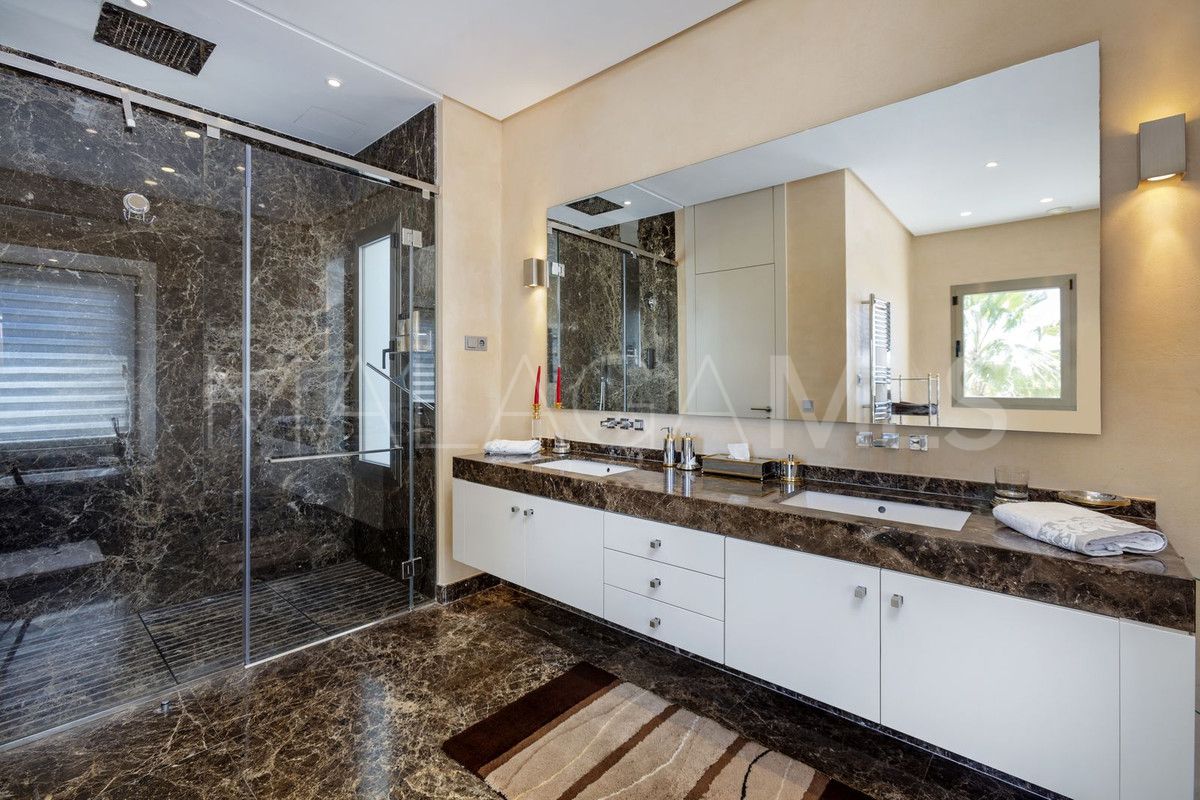 Villa for sale in El Paraiso