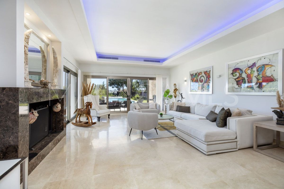 Villa for sale in El Paraiso